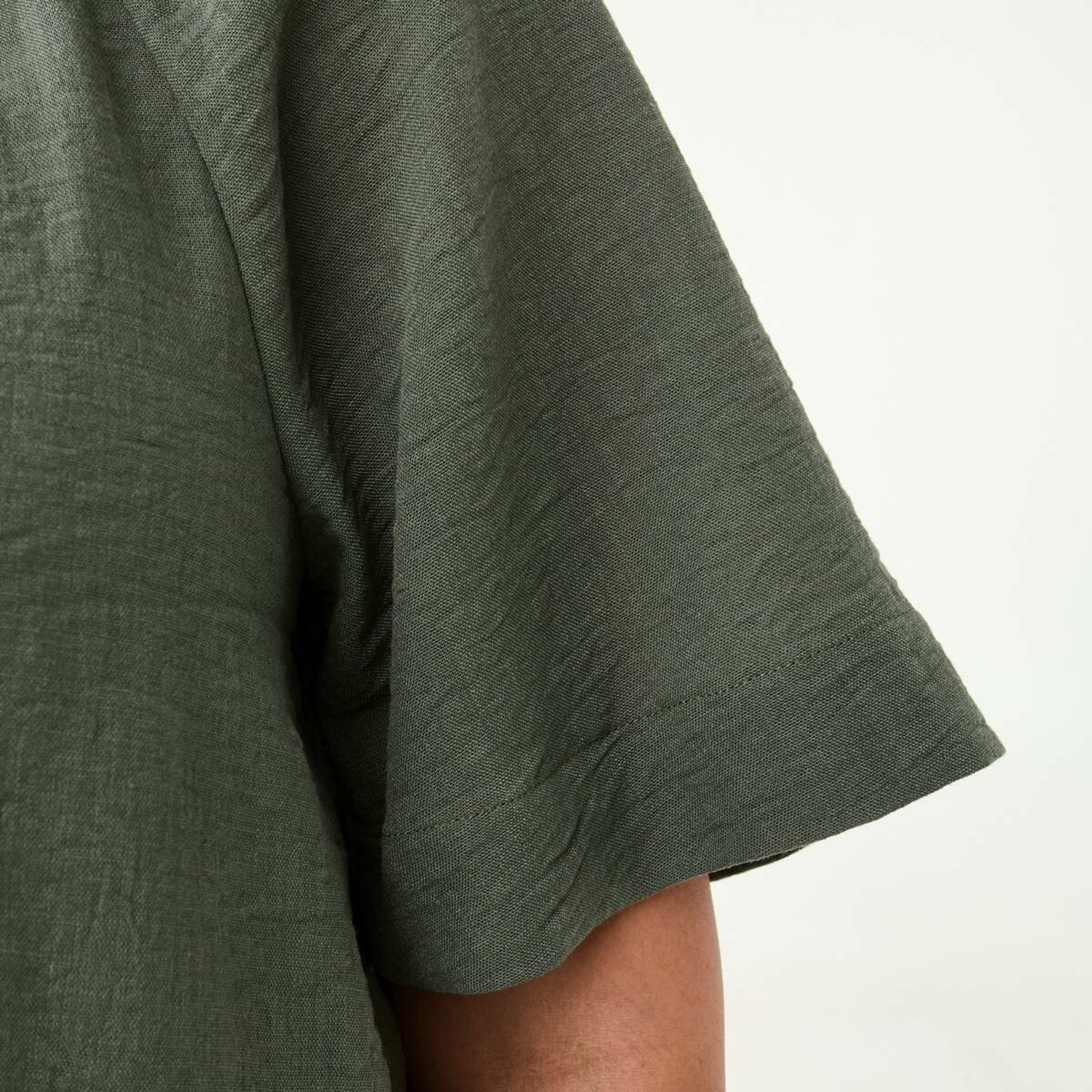 6 Short Sleeve Pleated Tuck Top Grn Olive, 6 of 7