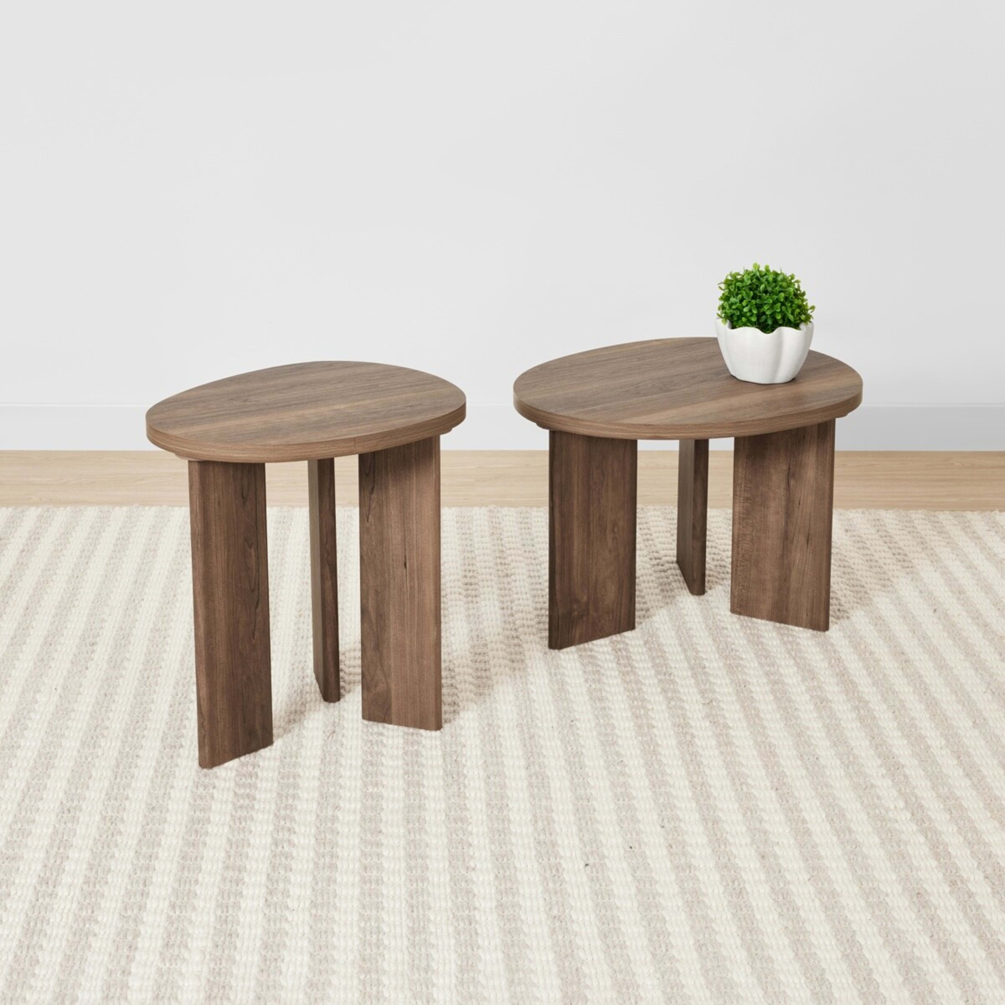 1 Set of 2 Walnut Side Tables