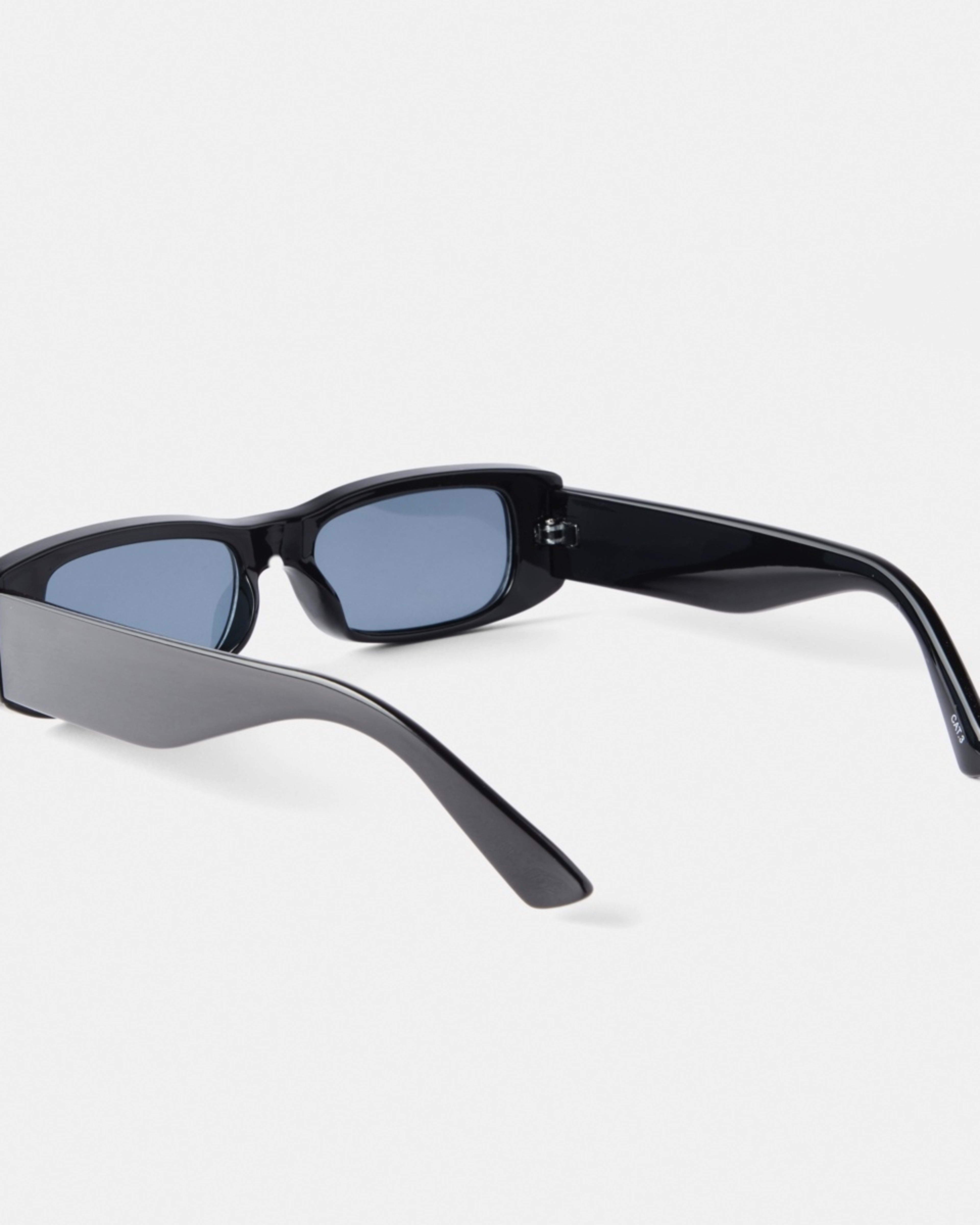 3 Classic Rectangular Sunglasses Black, 3 of 6