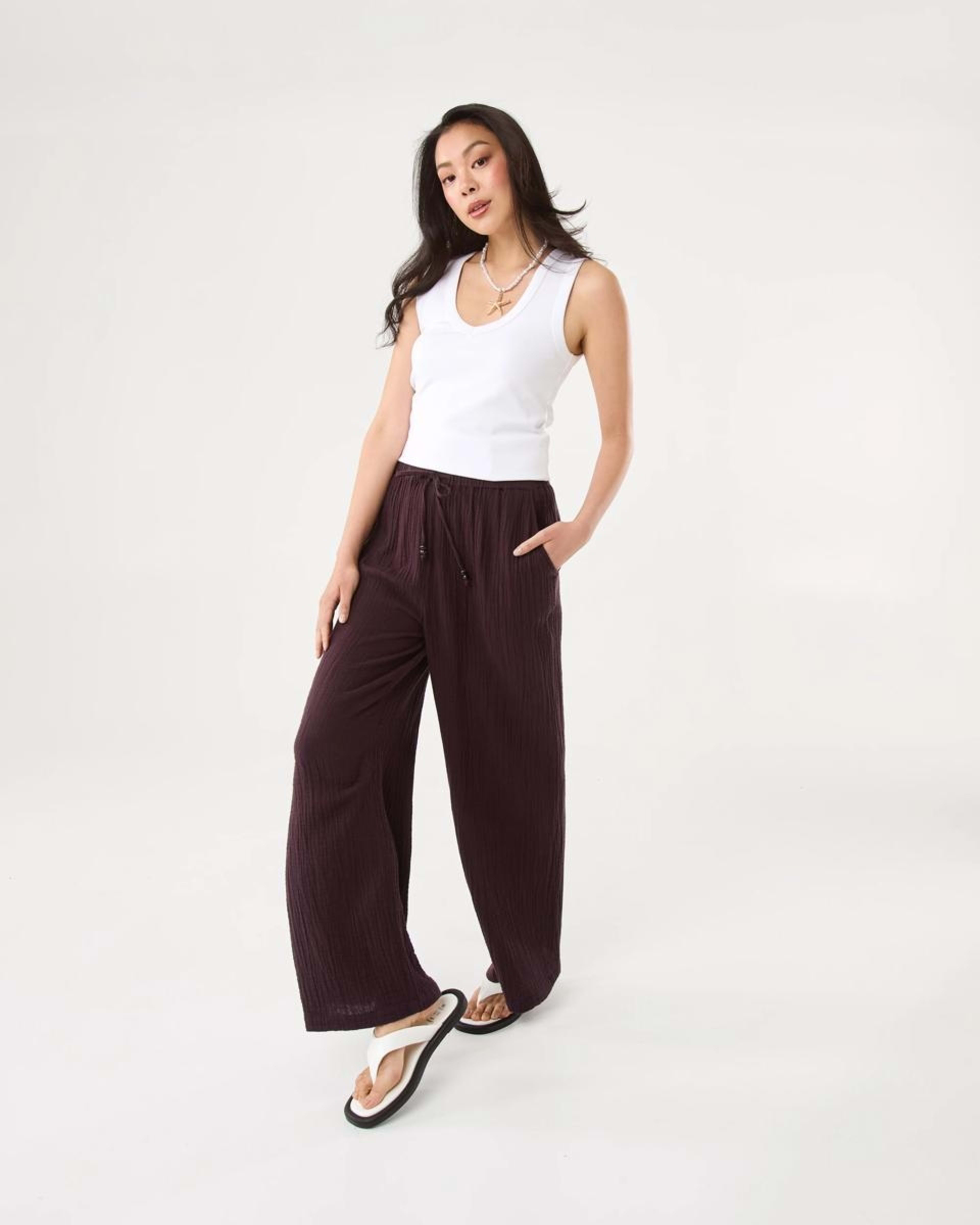 3 Sleeveless Elevated V-Neck Top White, 3 of 7