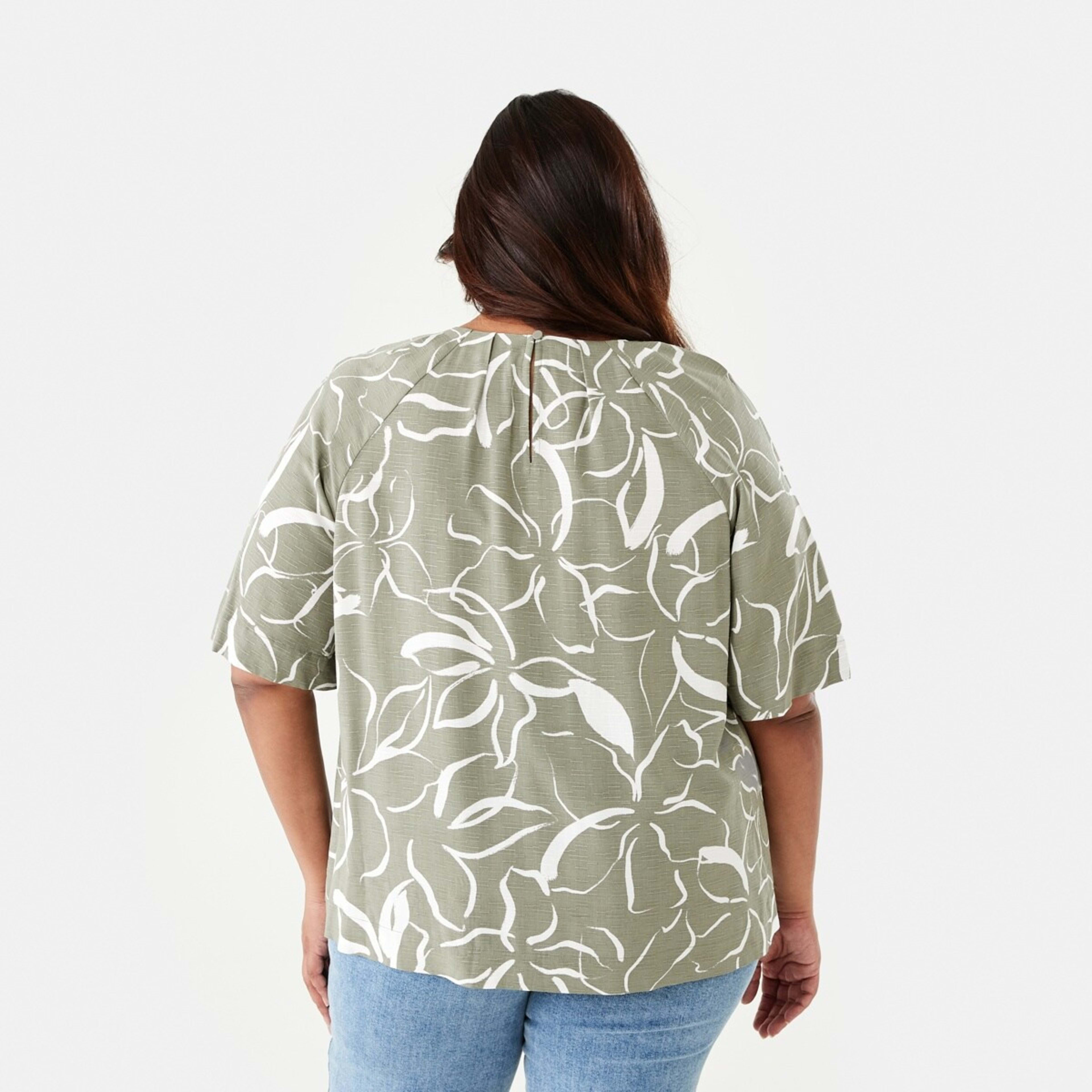 3 Curve Short Sleeve Tuck Top Sketch Floral Pavement Grey, 3 of 6