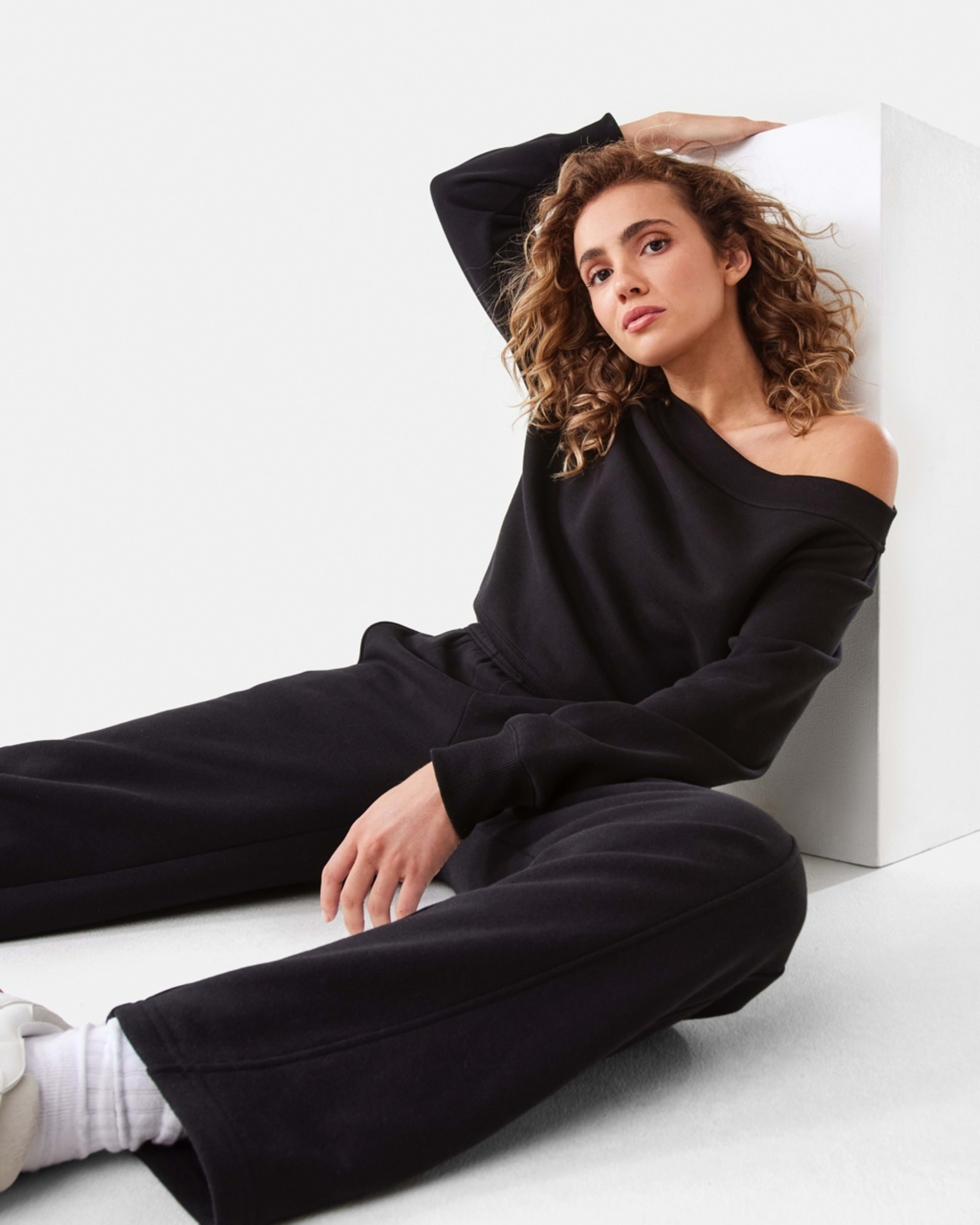 8 Off Shoulder Sweatshirt Black, 8 of 10
