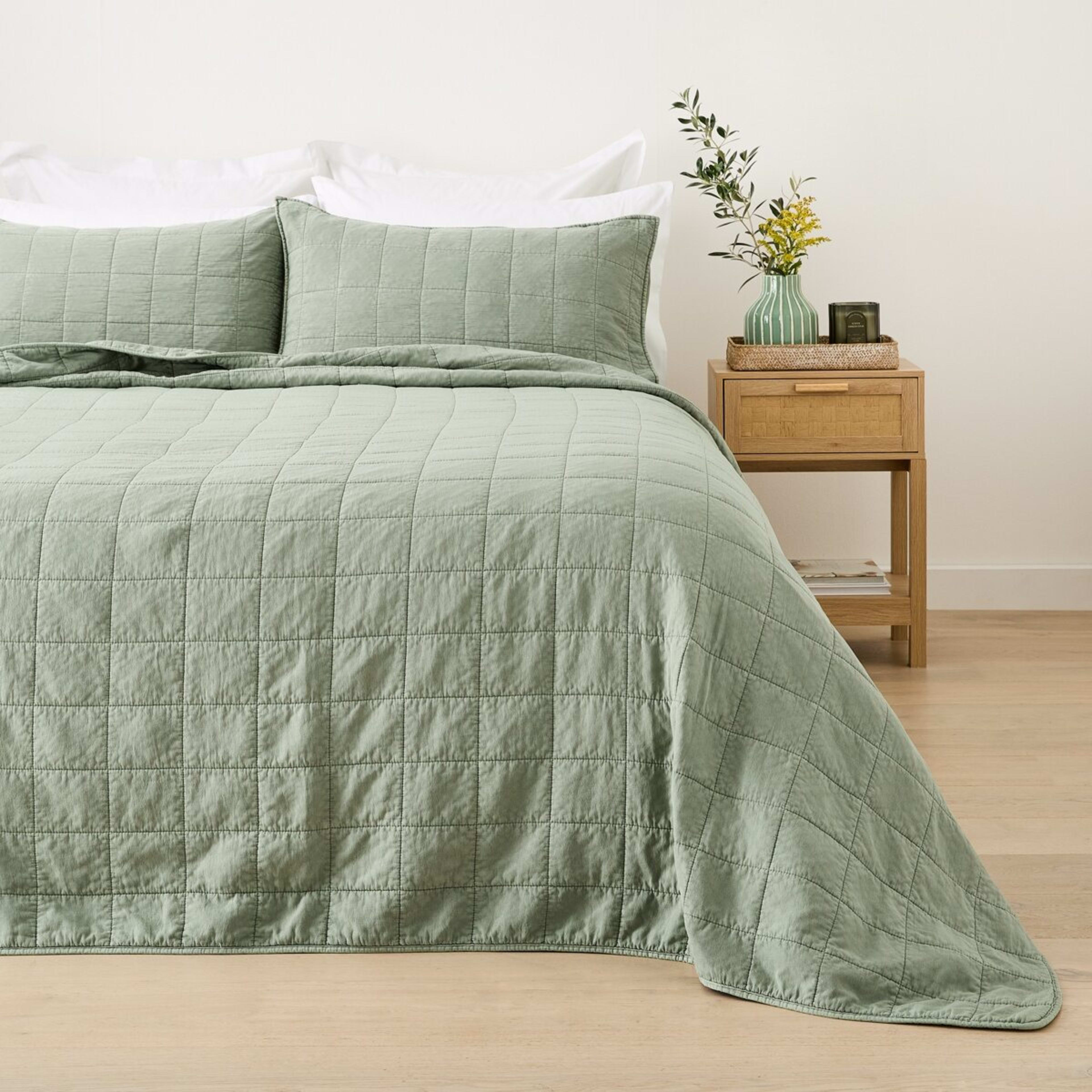 1 Hayden Coverlet Set - Queen/King Bed, Seagrass
