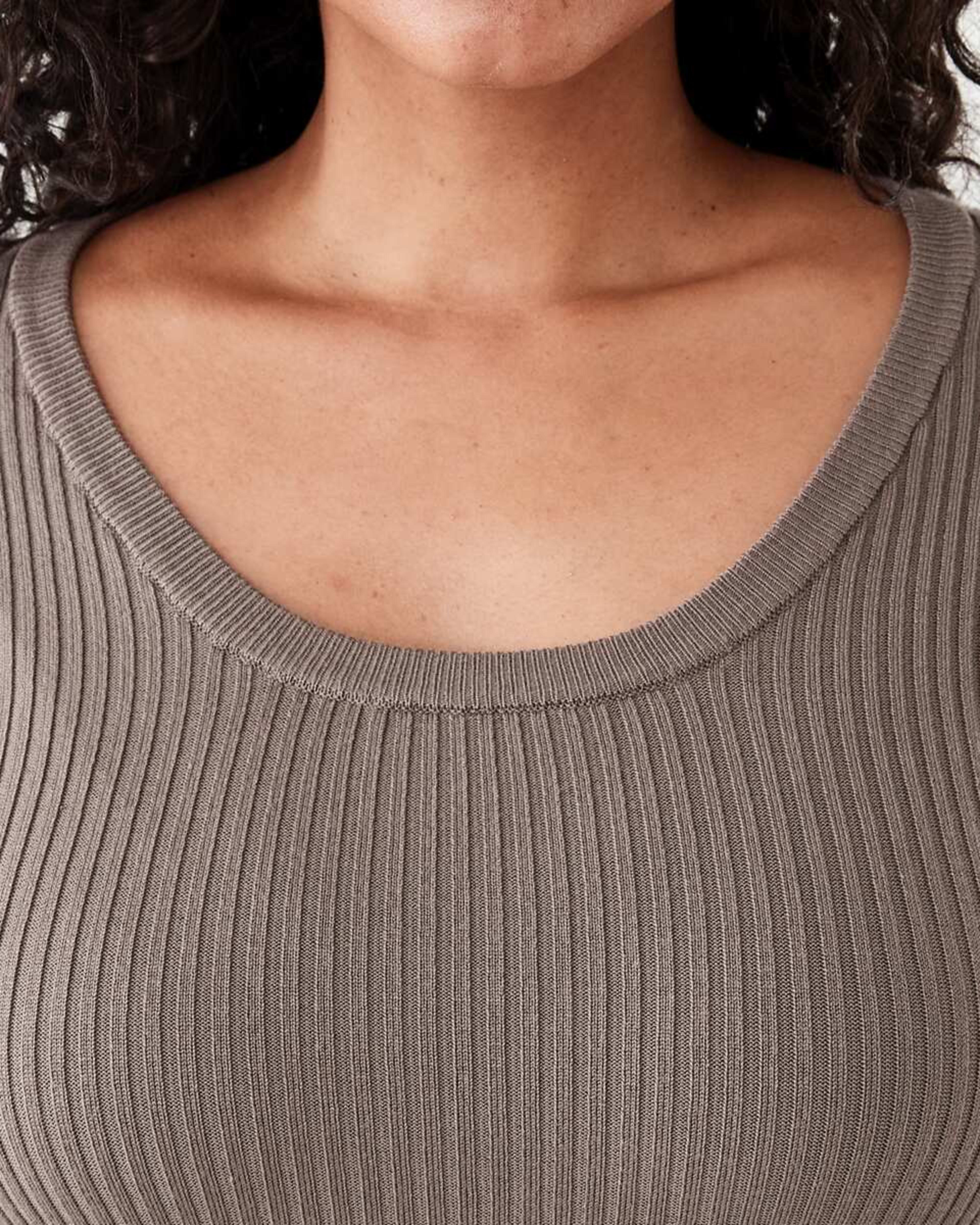 5 Long Sleeve Scoop Neck Top Taupe Brn, 5 of 5