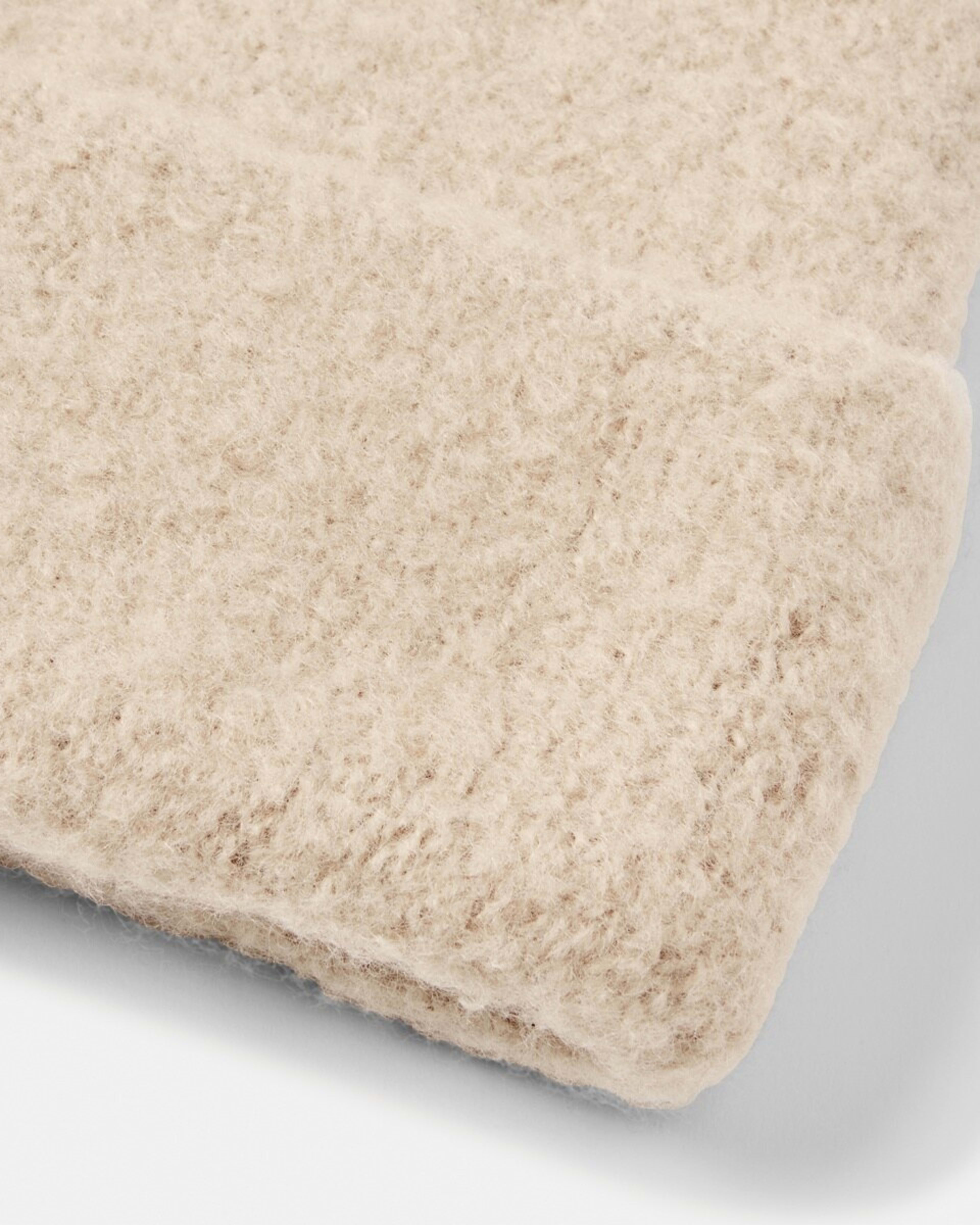 3 Fluffy Beanie Bone Beige, 3 of 4