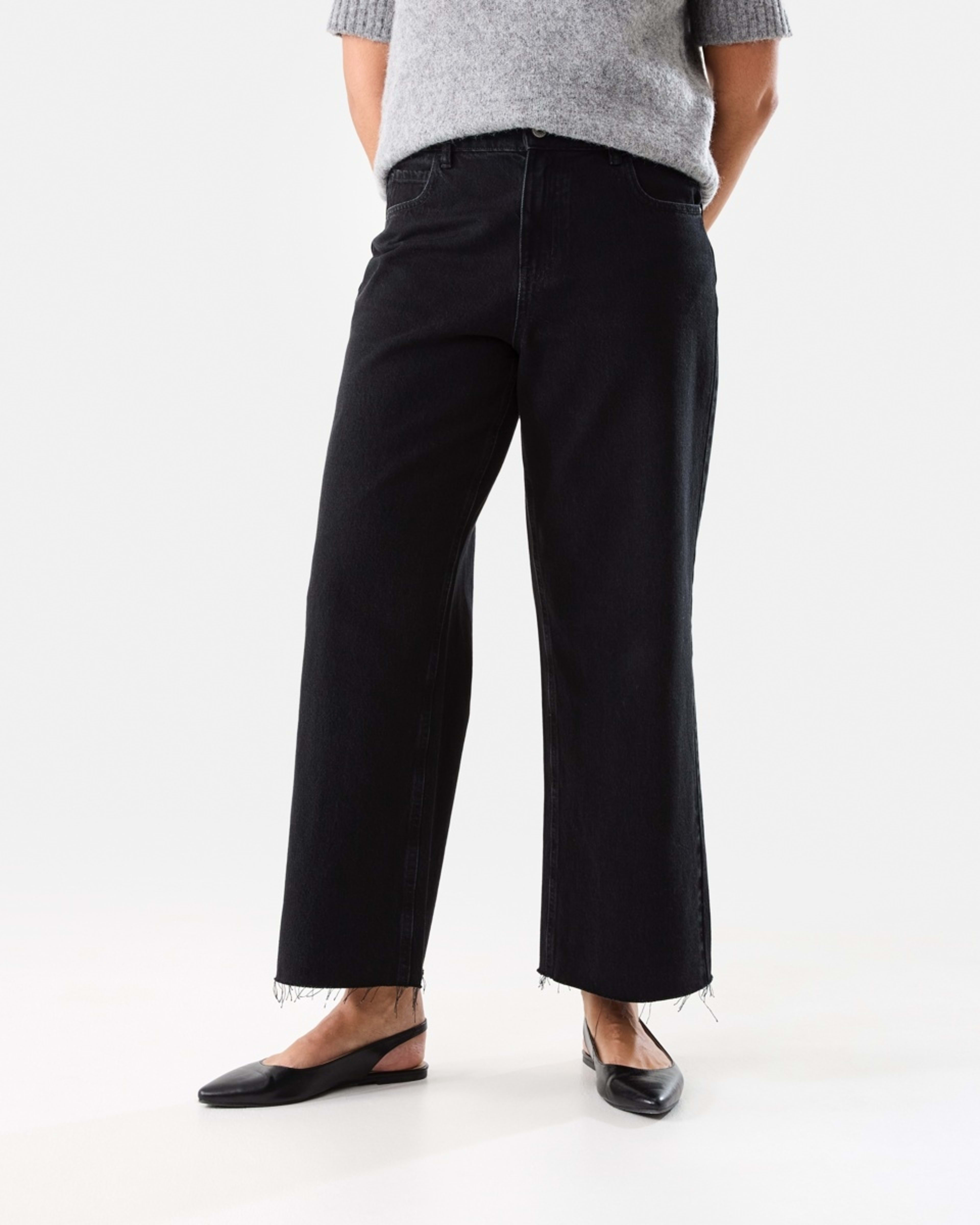 1 Wide Leg Raw Hem Jeans BLACK WASH