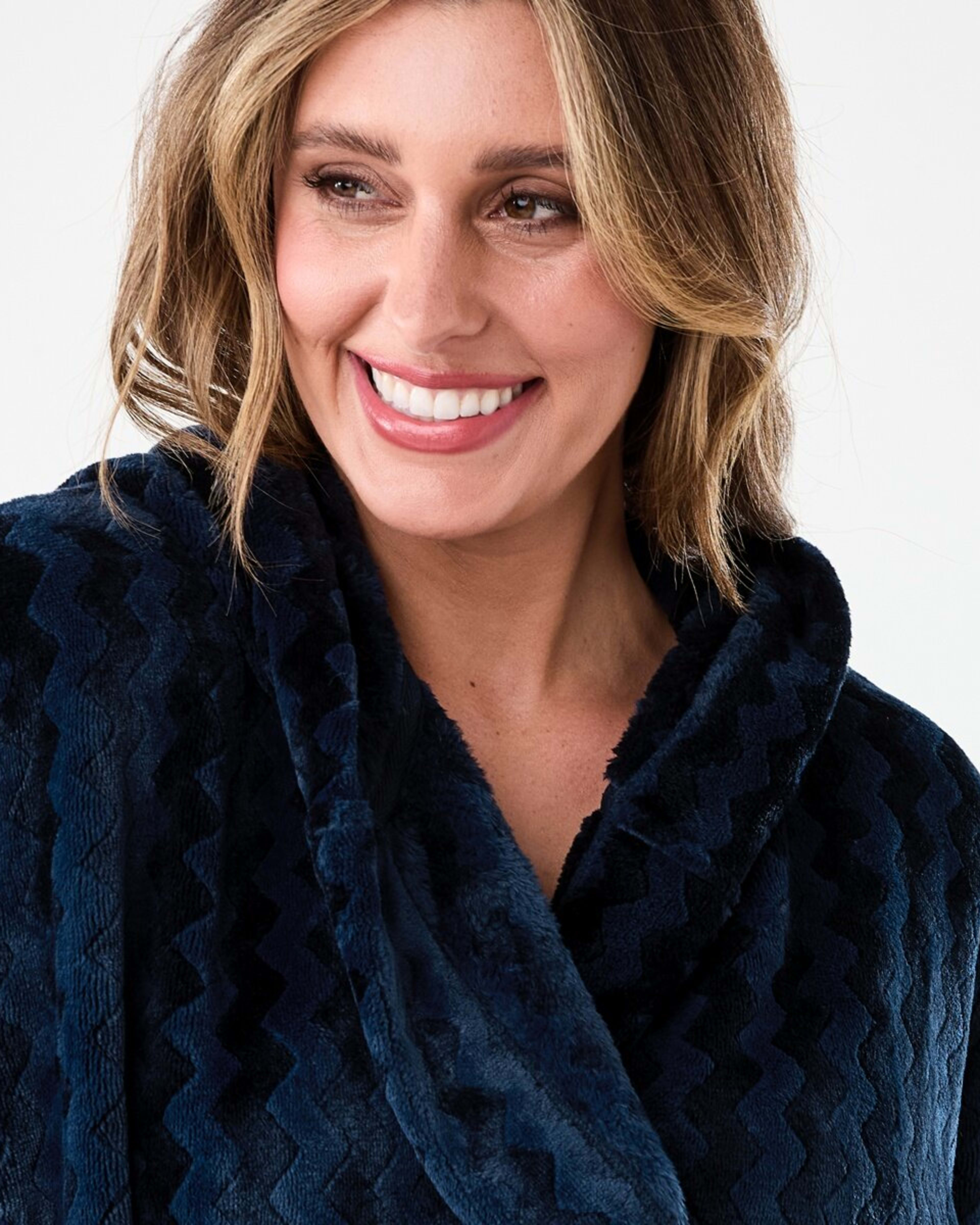 4 Textured Hood Gown Midnight, 4 of 7