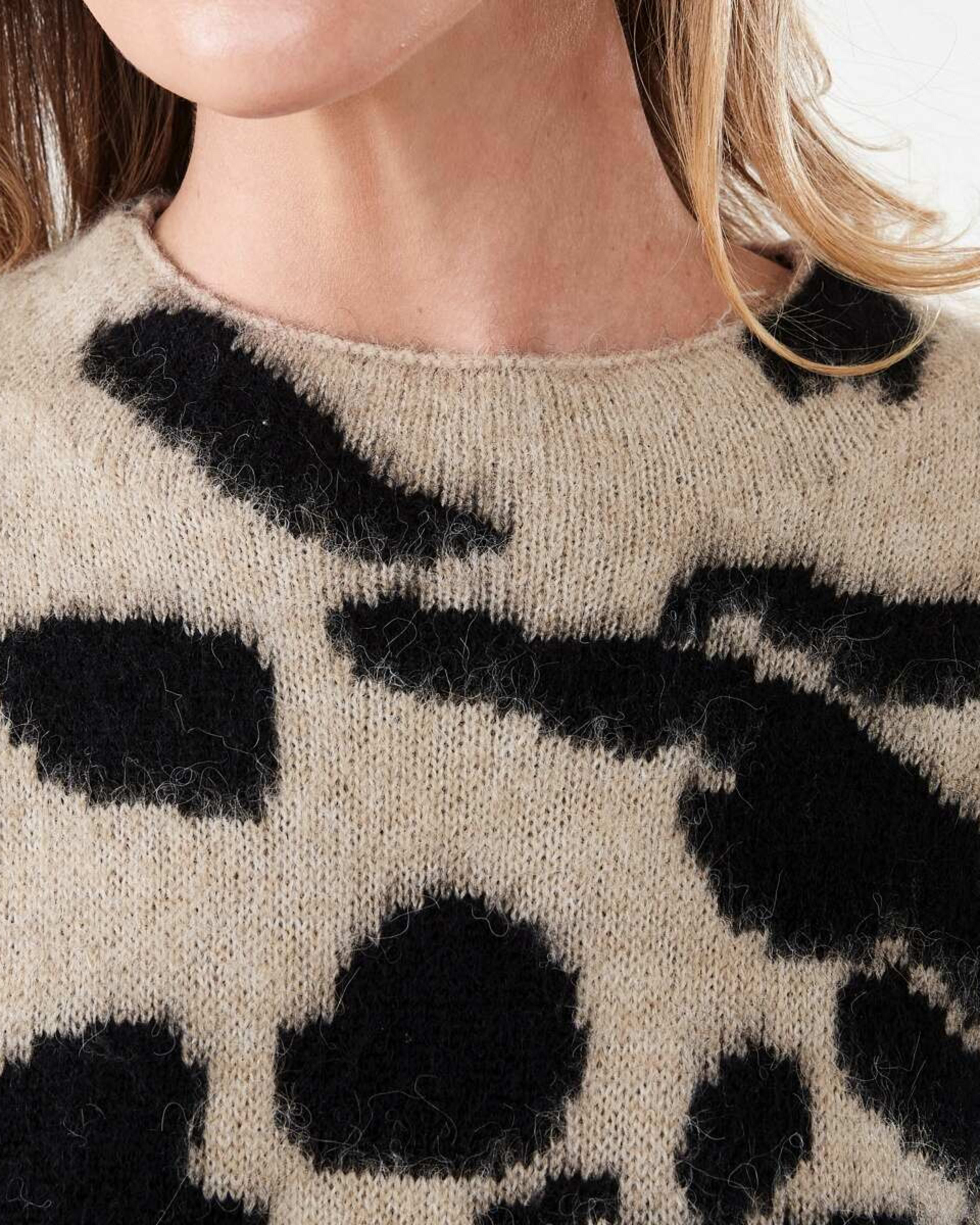 5 Fluffy Animal Jumper Leopard, 5 of 6