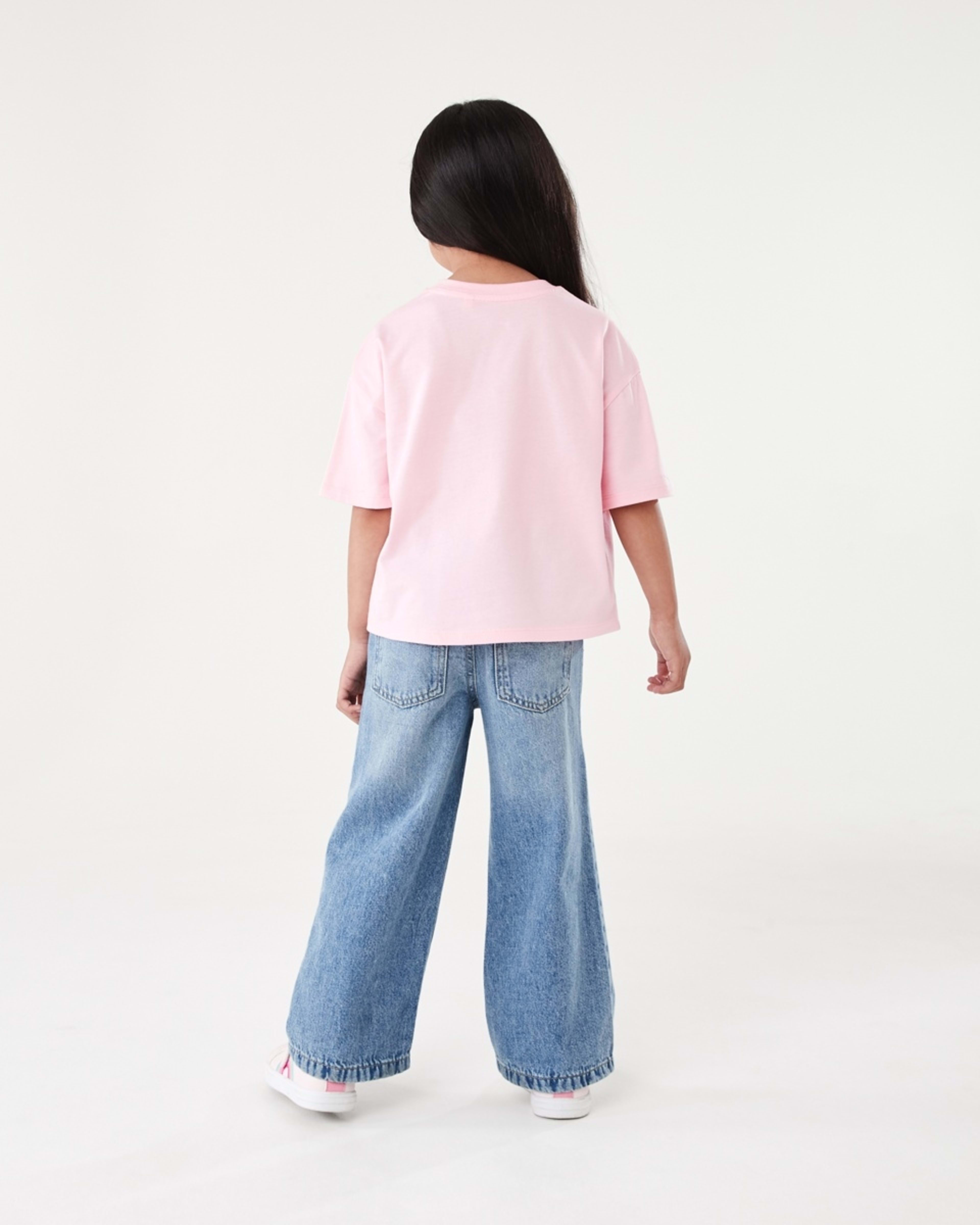 6 Short Sleeve Oversized Applique T-shirt Love, 6 of 8