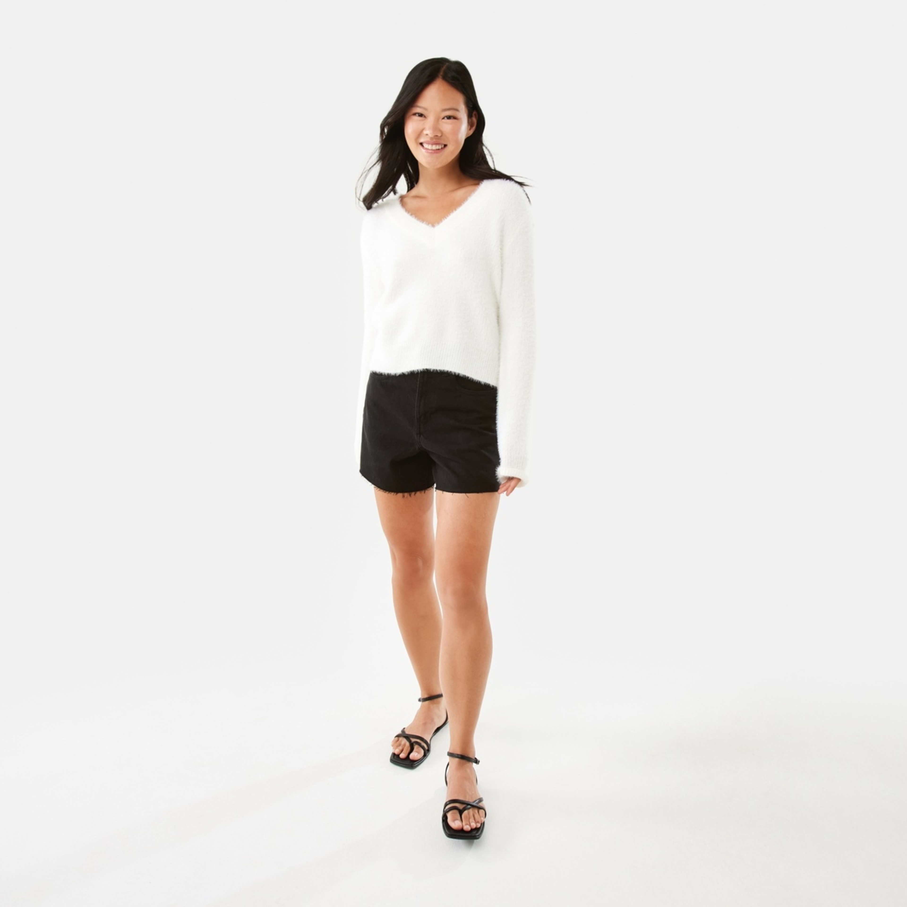 2 Eyelash V-Neck Jumper Snw White, 2 of 9
