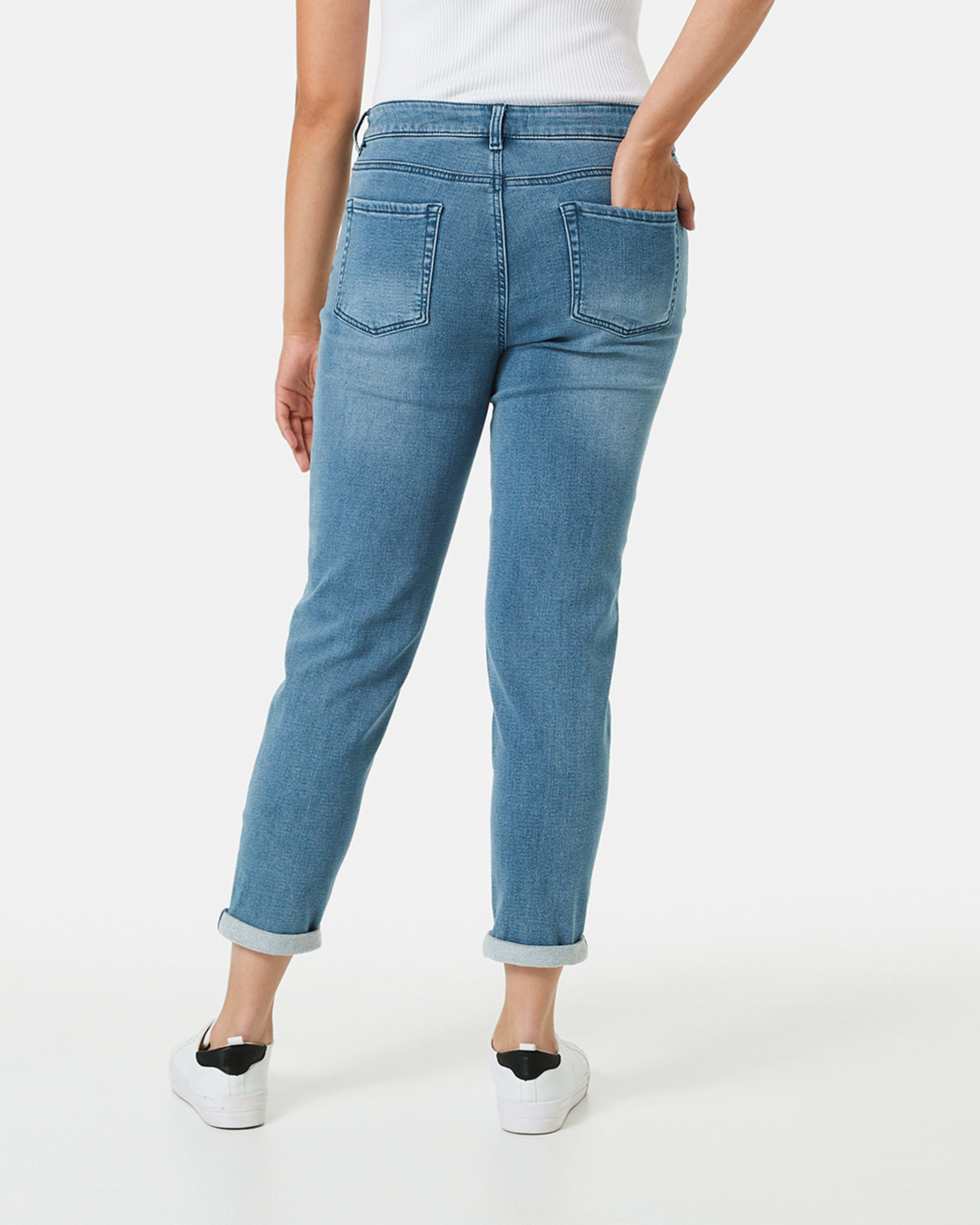 3 Boyfriend Jeans Mid Wash, 3 of 5