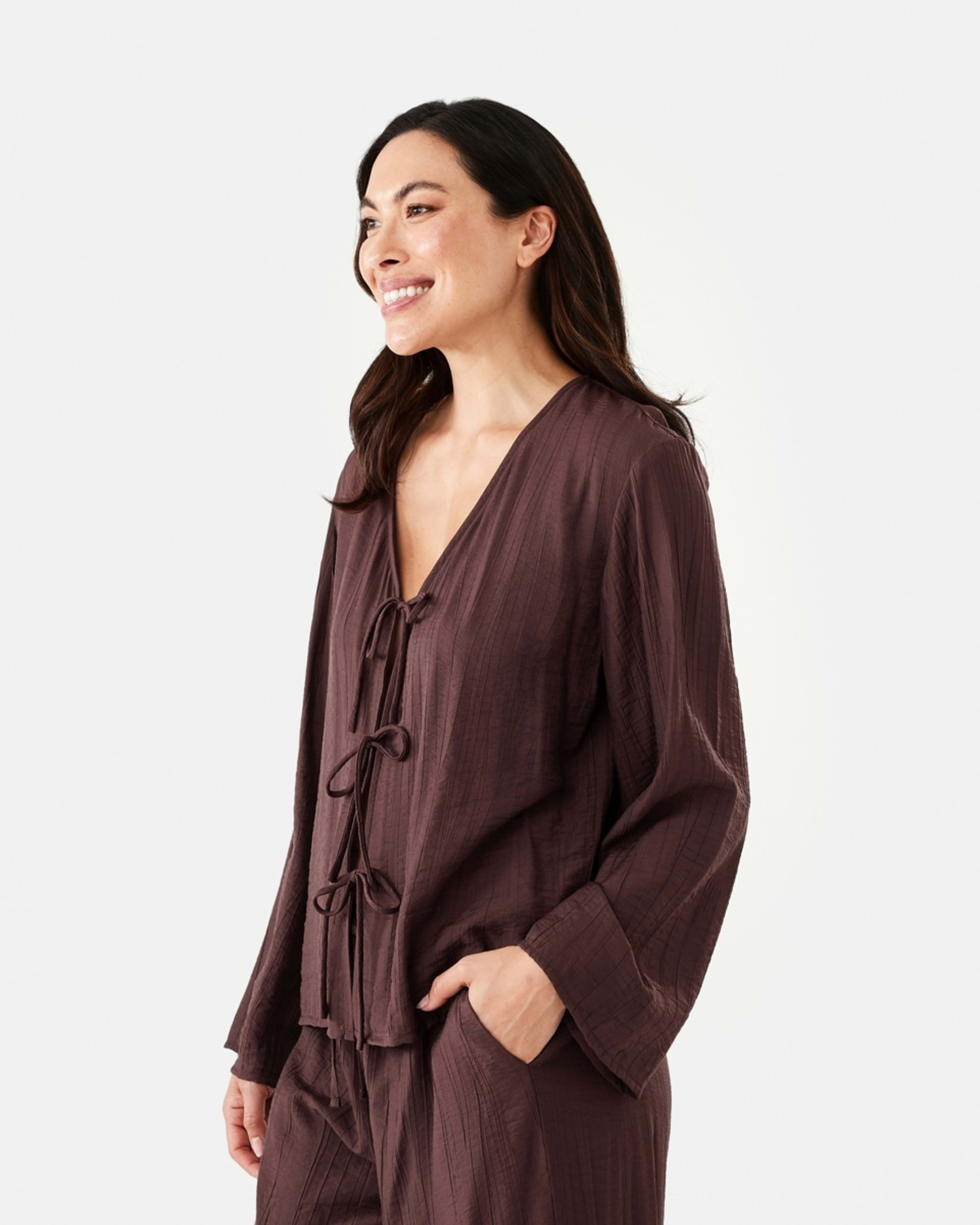2 Long Sleeve Textured Tie Front Top Chocolate, 2 of 6