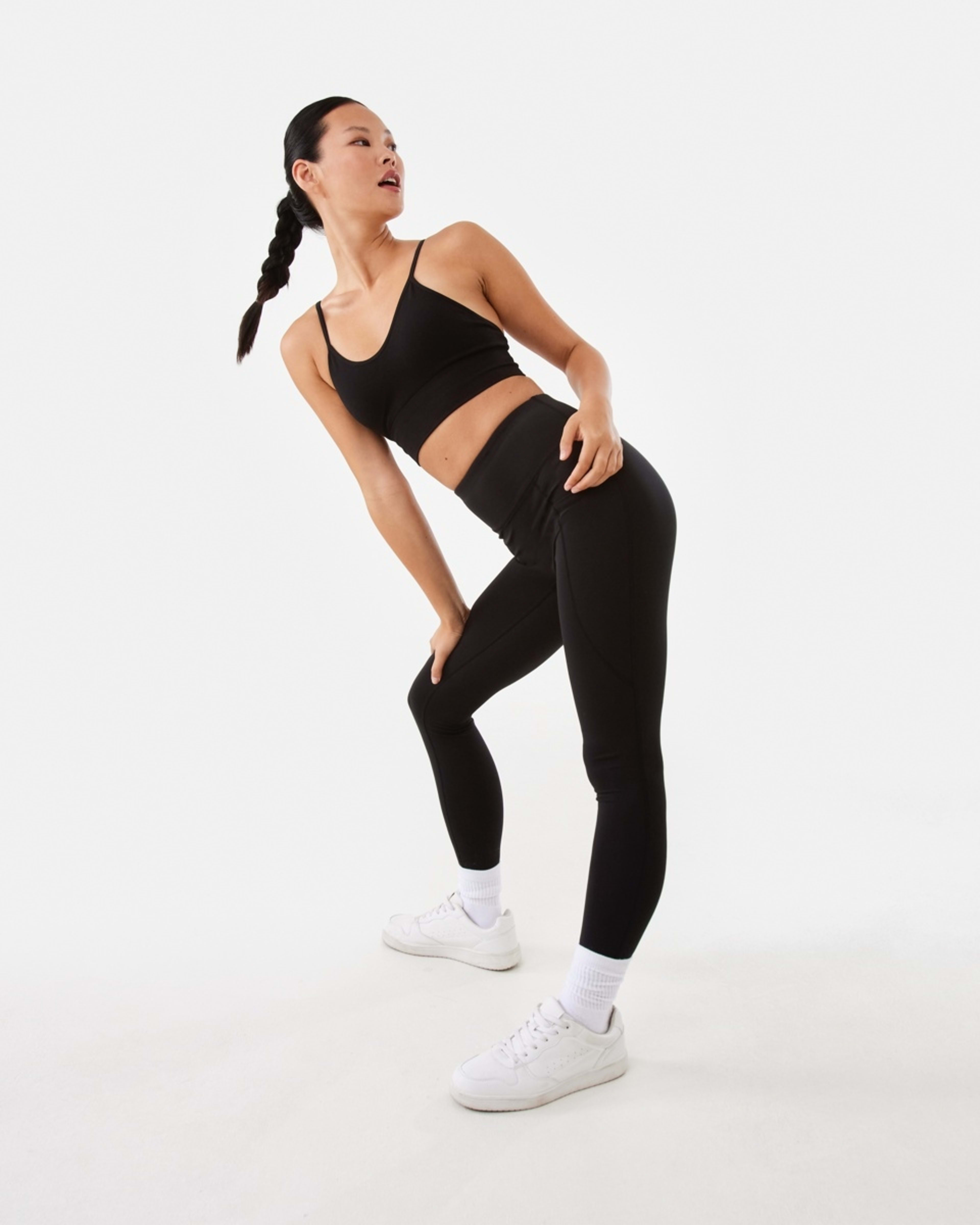 3 Active Womens Seamfree V-Neck Crop Top Black, 3 of 7