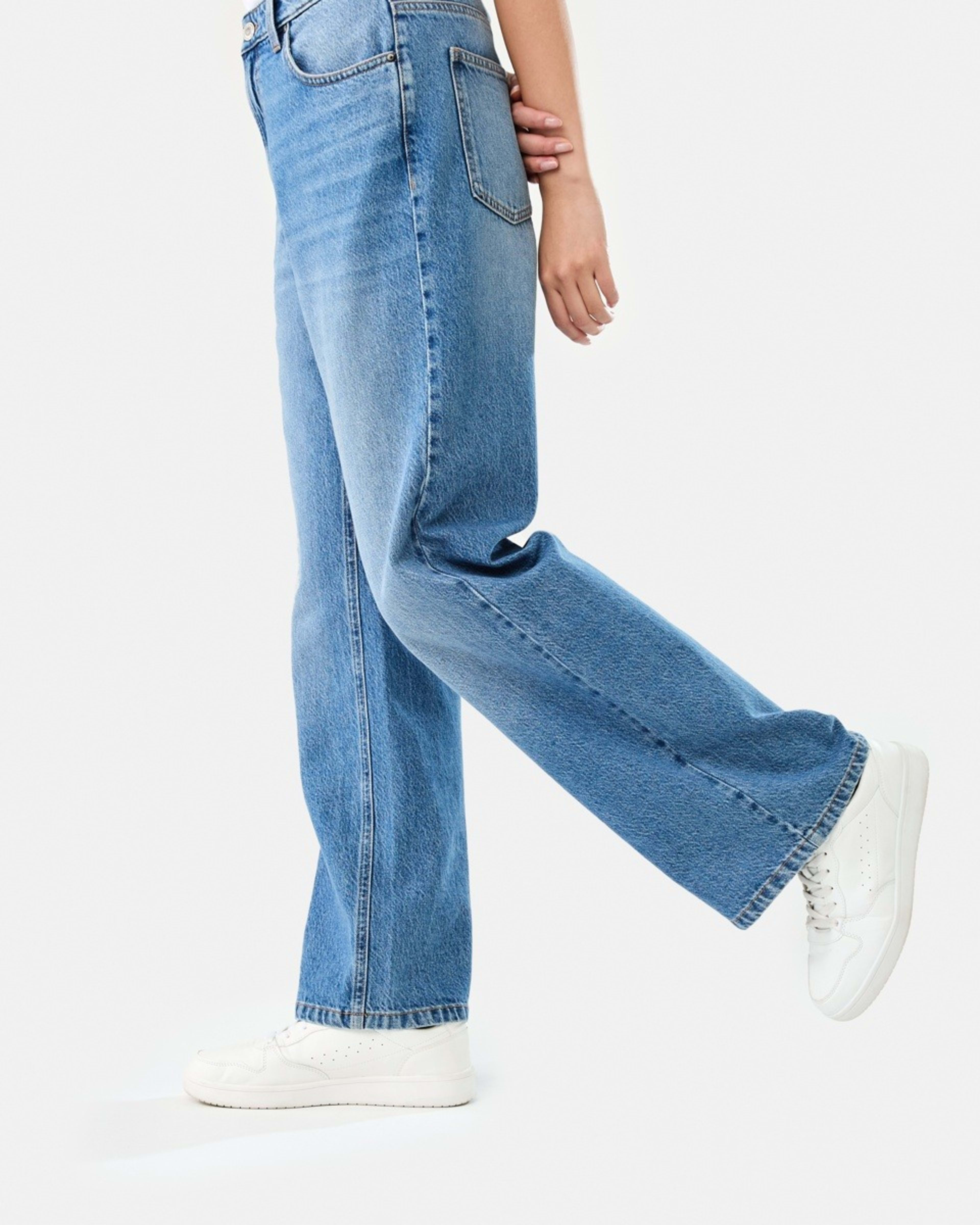 9 Straight Leg Jeans MID WASH, 9 of 11