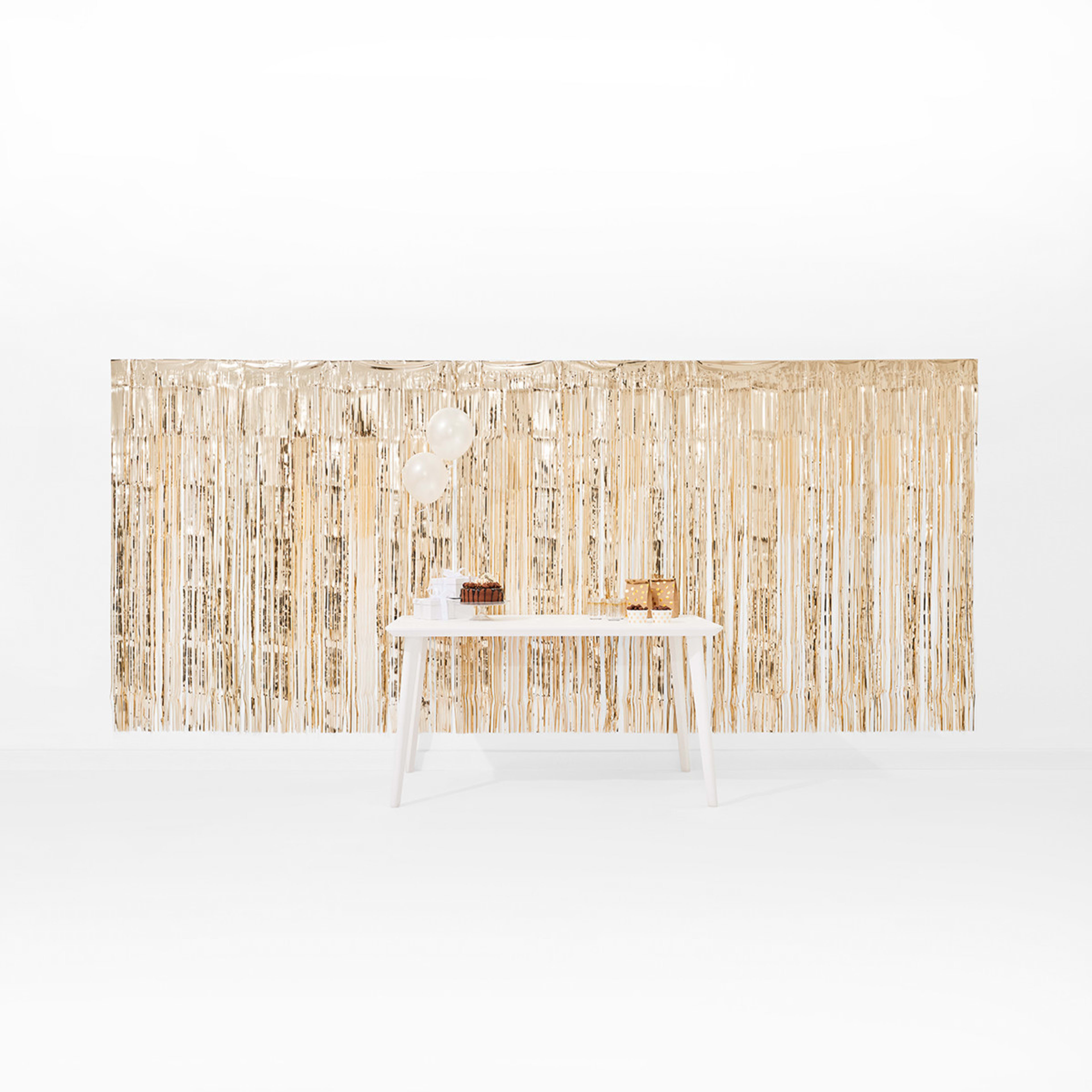 1 Gold Look Backdrop