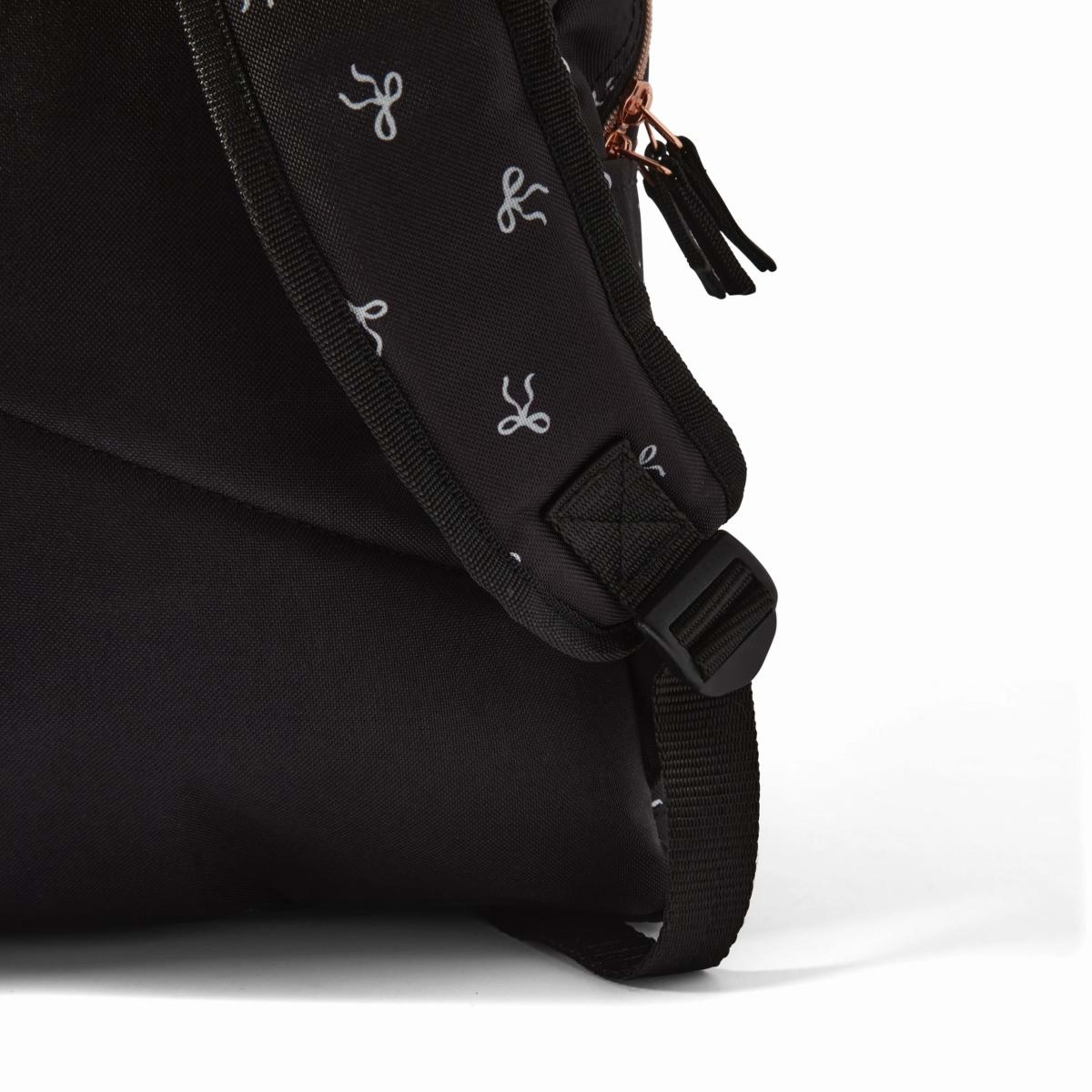 8 Youth Backpack - Bows, 8 of 9