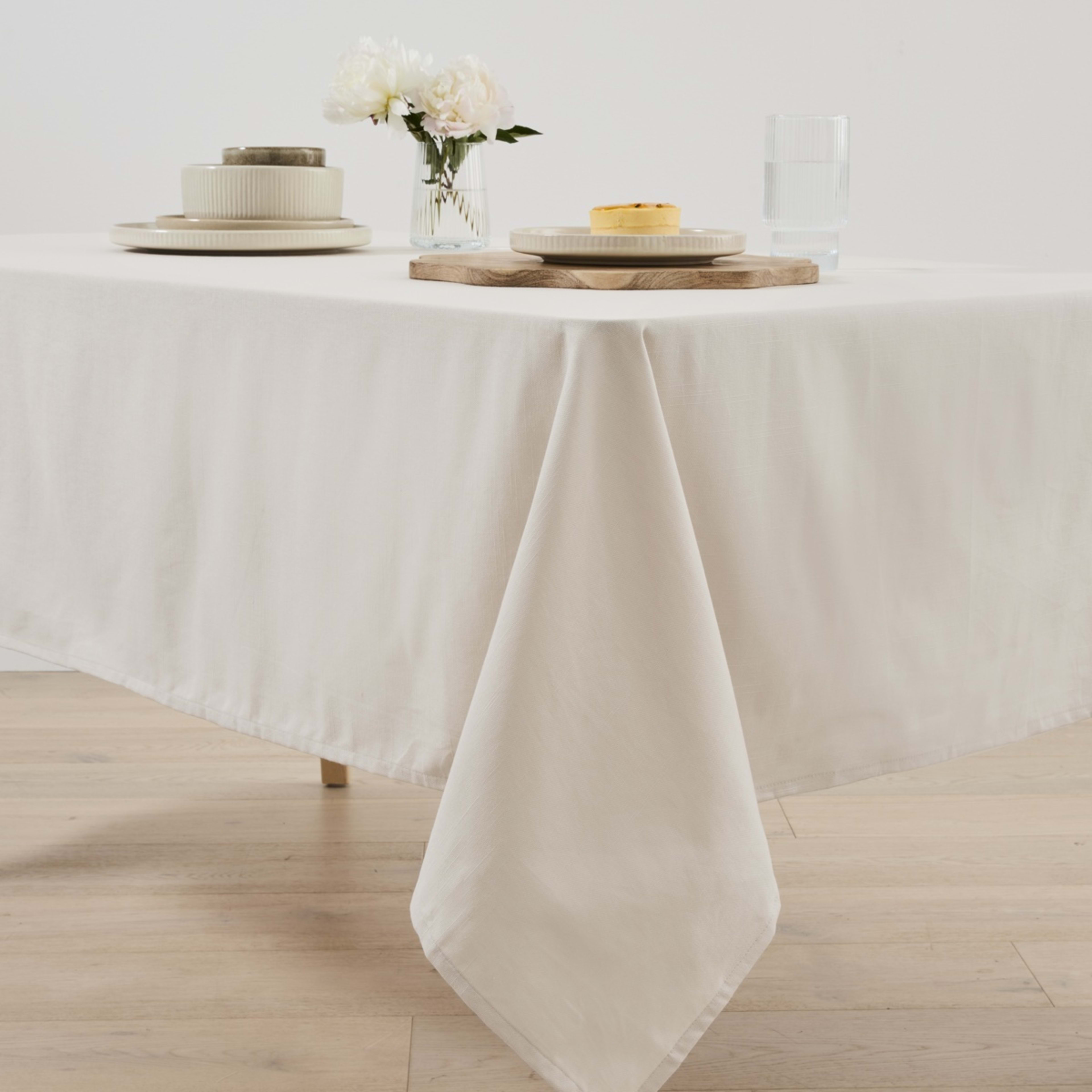 1 Sand Extra Large Linen Look Tablecloth
