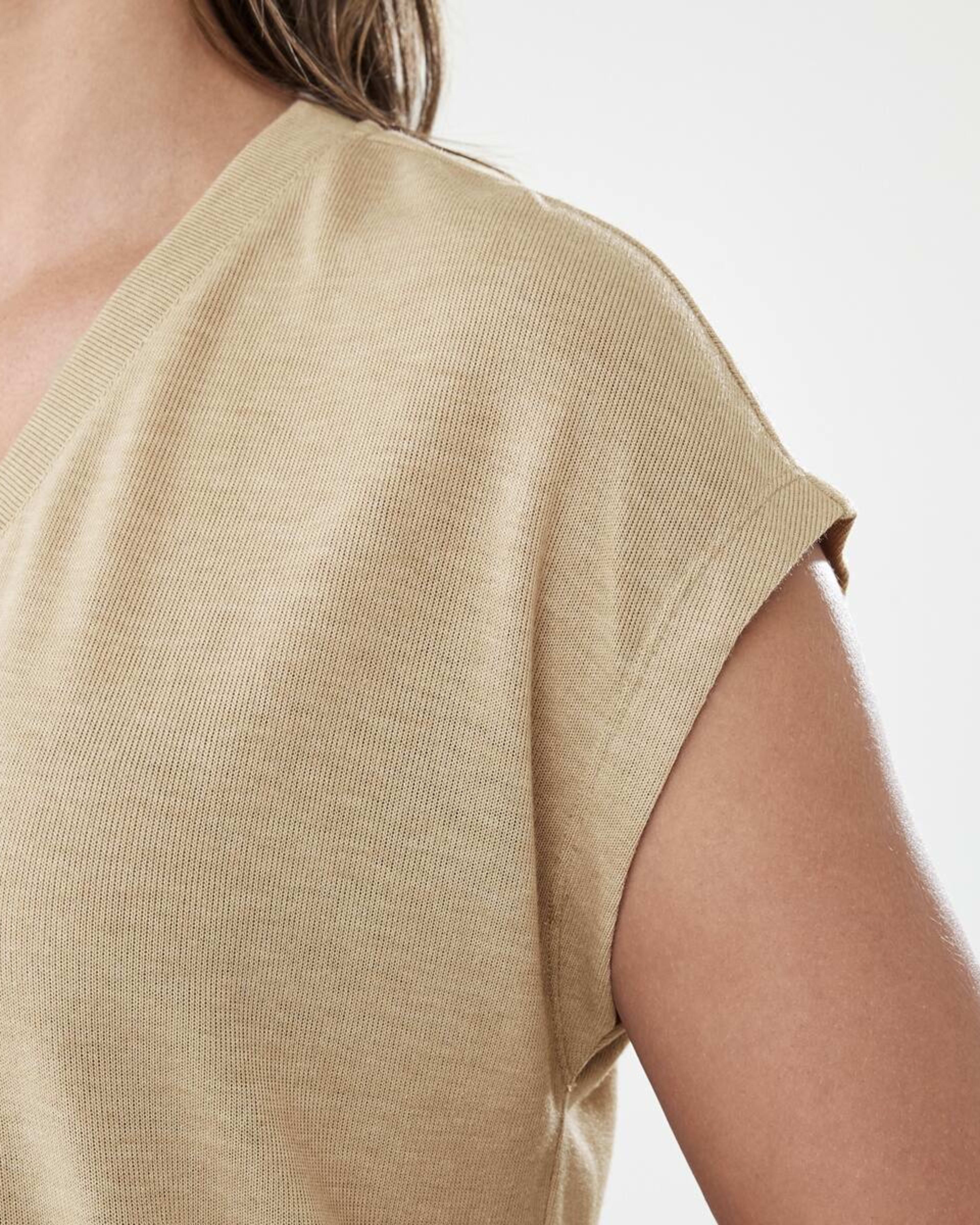 6 Short Sleeve Warm Handle V-Neck Top Sand Mrl, 6 of 6