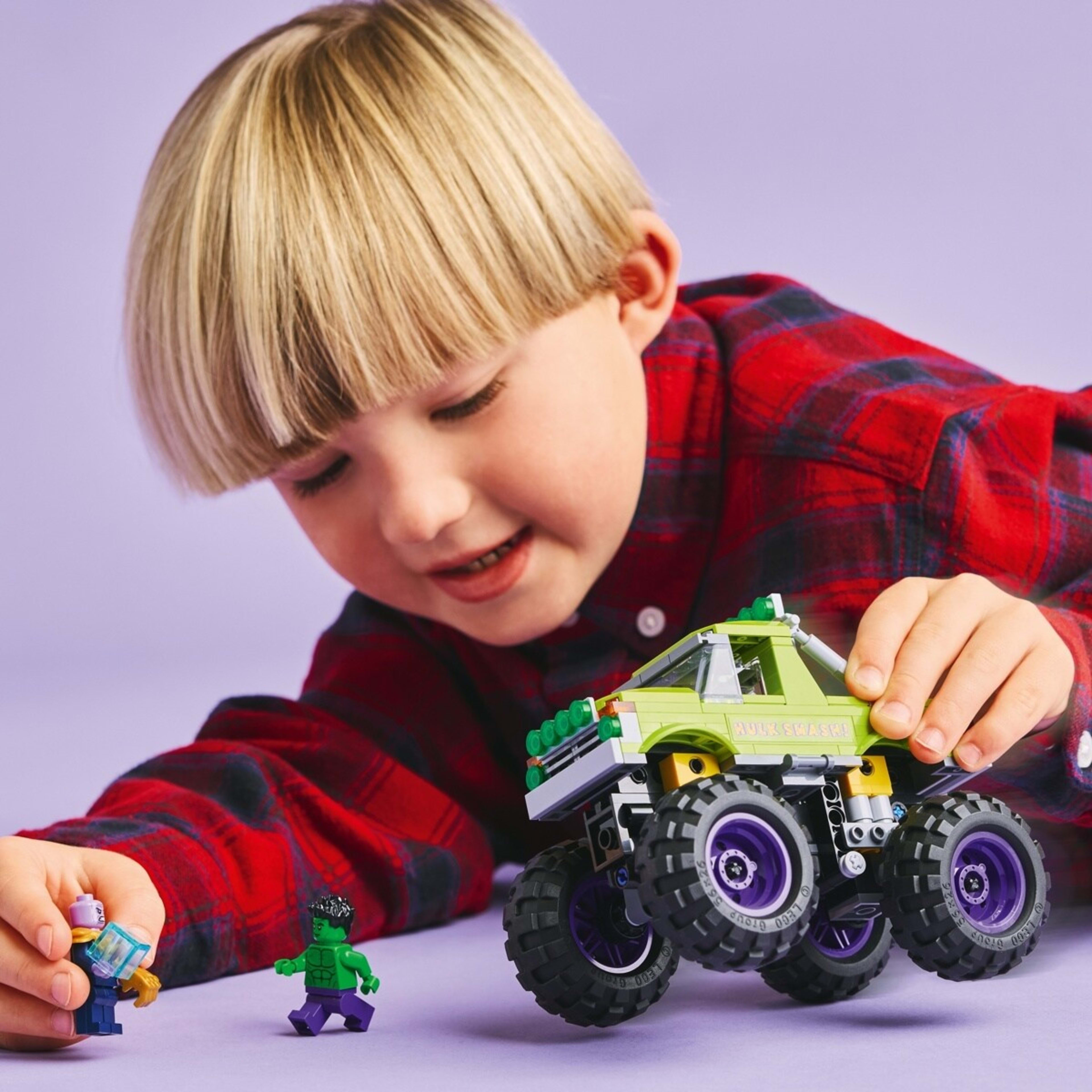 7 LEGO Marvel The Hulk Truck vs. Thanos 76312, 7 of 11