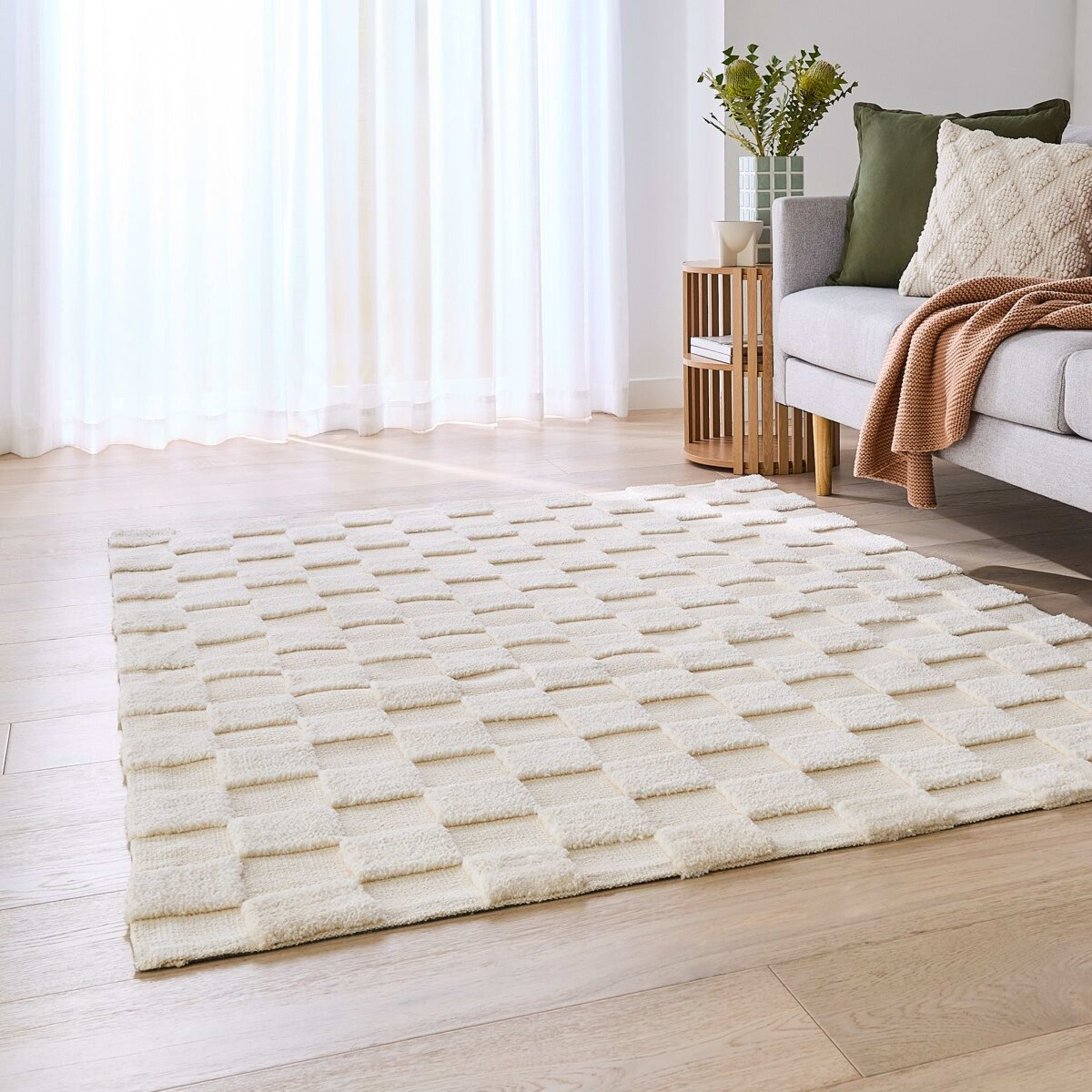 1 Check Rug - Natural, Medium - 180cm x 133cm