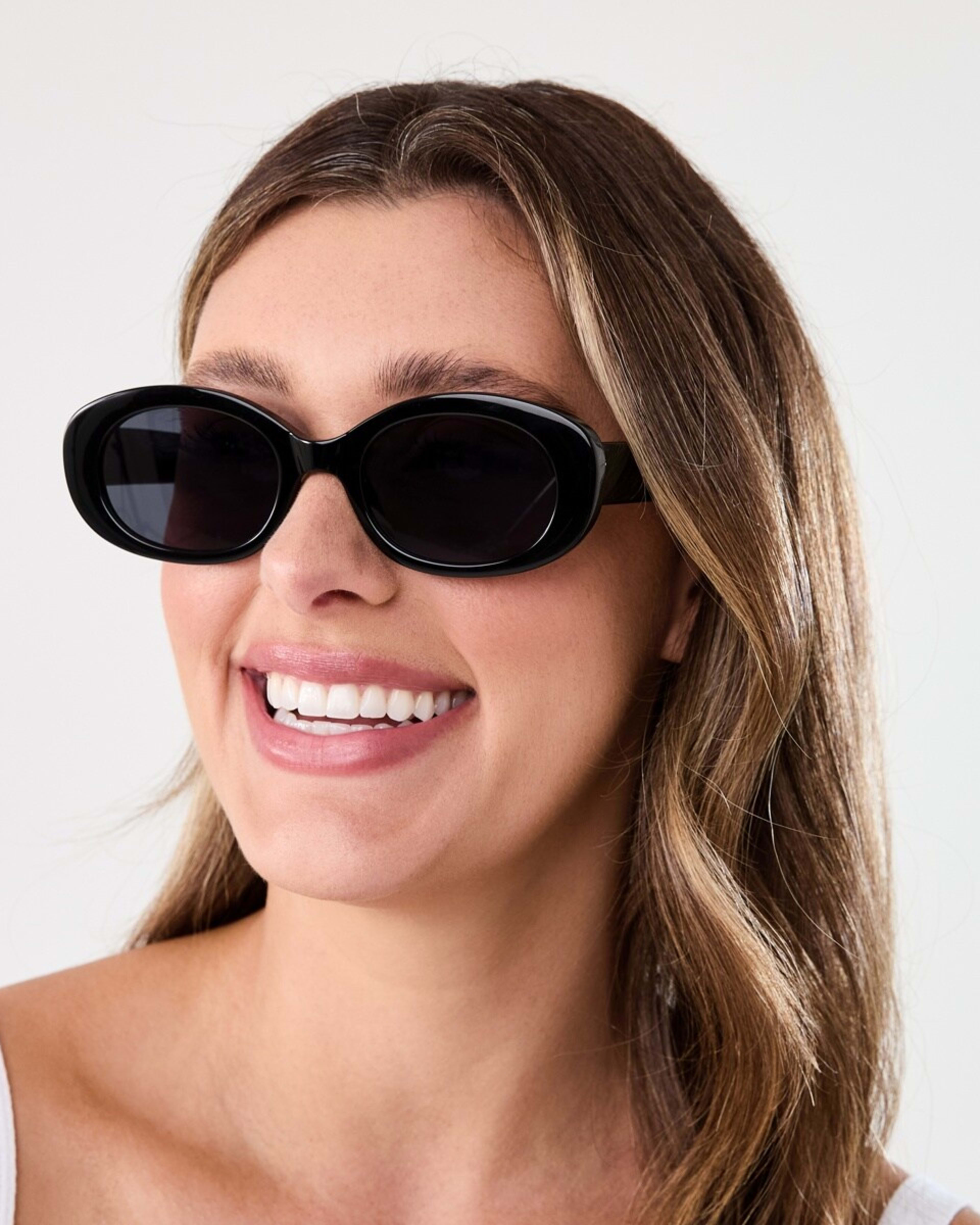 4 Womens Oval Sunglasses ACCESSORIES BLACK, 4 of 6