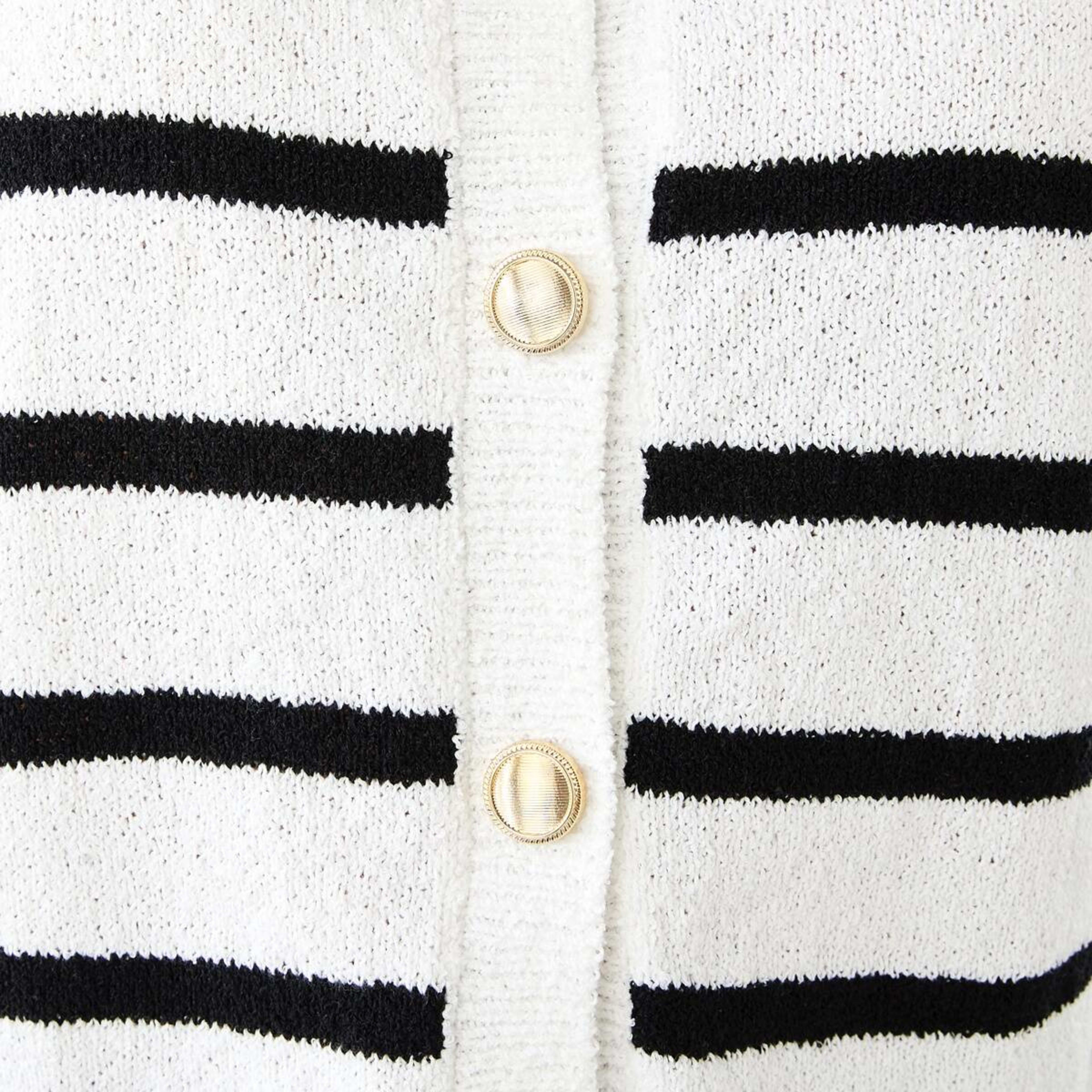 8 Contrast Button Vest Blck Strp, 8 of 8