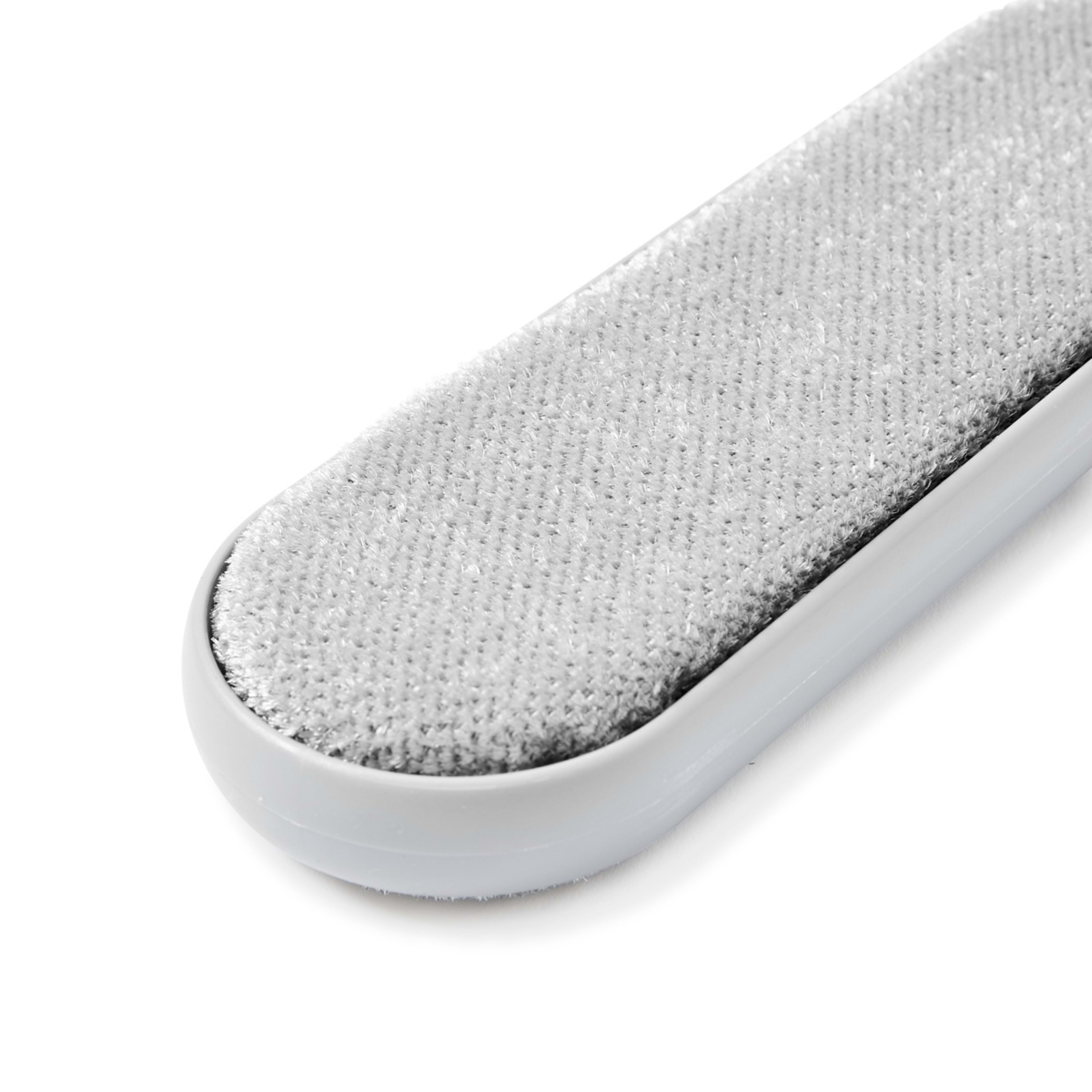 8 Static Lint Brush, 8 of 10