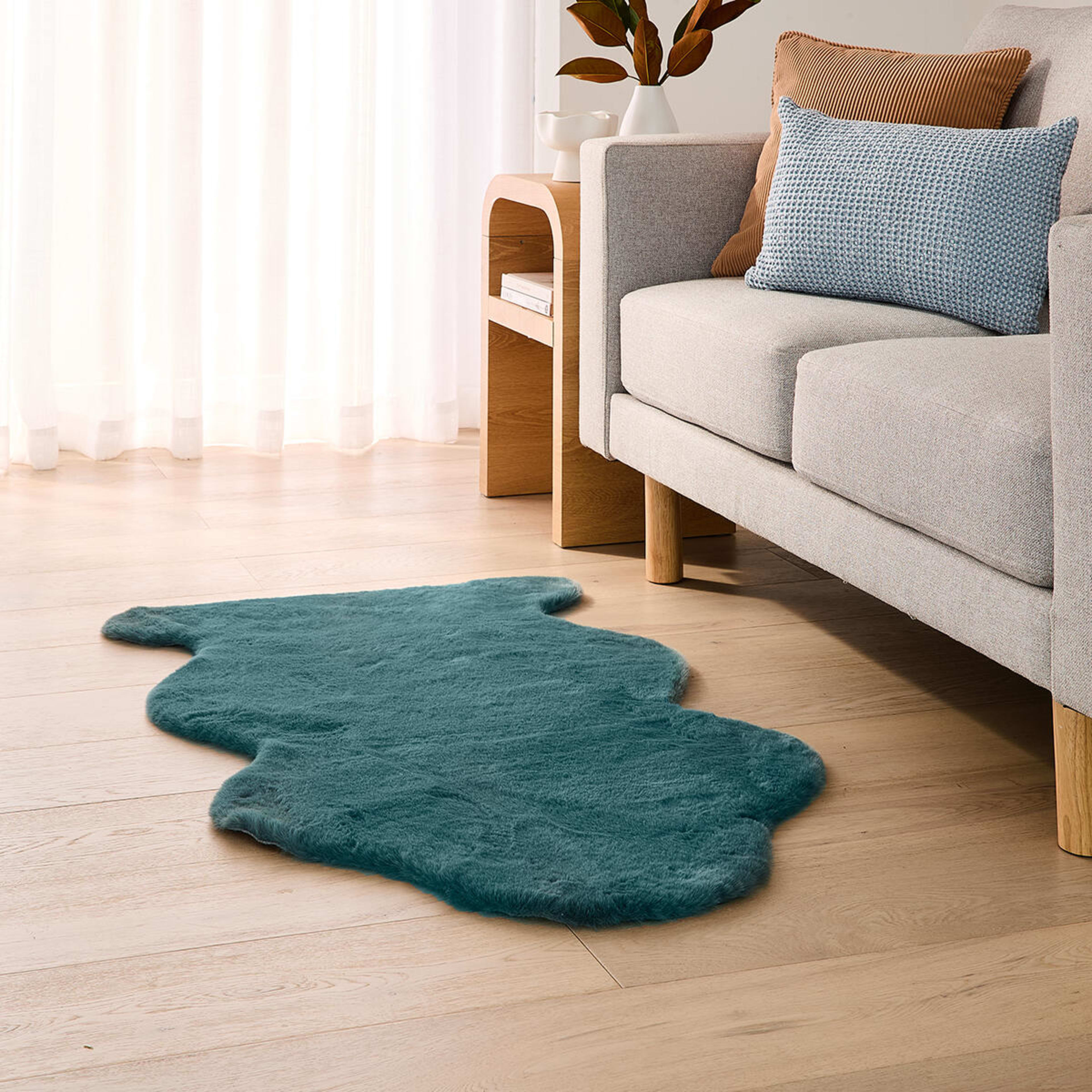 1 Green Faux Fur Rug - Green, 110cm x 65cm