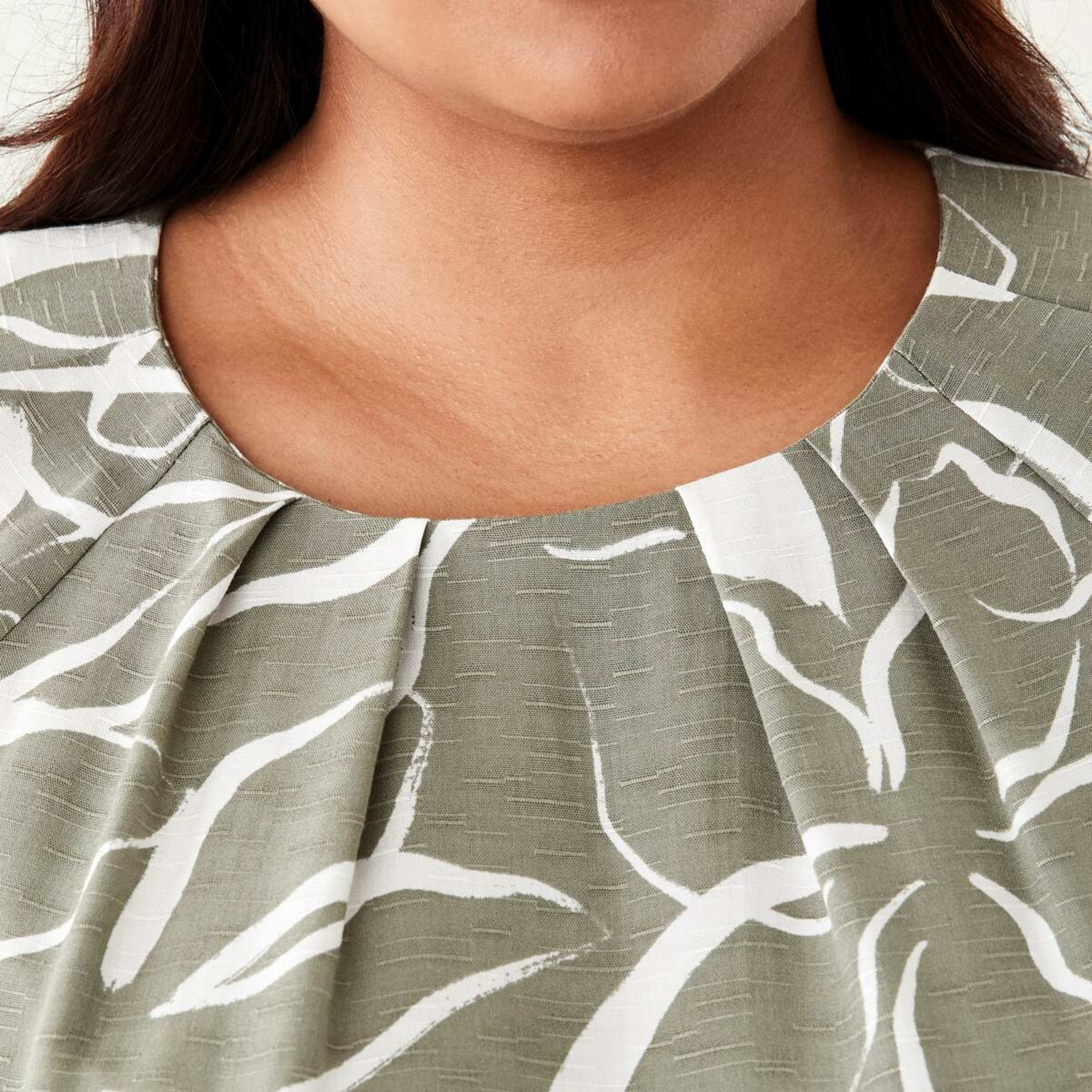 5 Curve Short Sleeve Tuck Top Sketch Floral Pavement Grey, 5 of 6