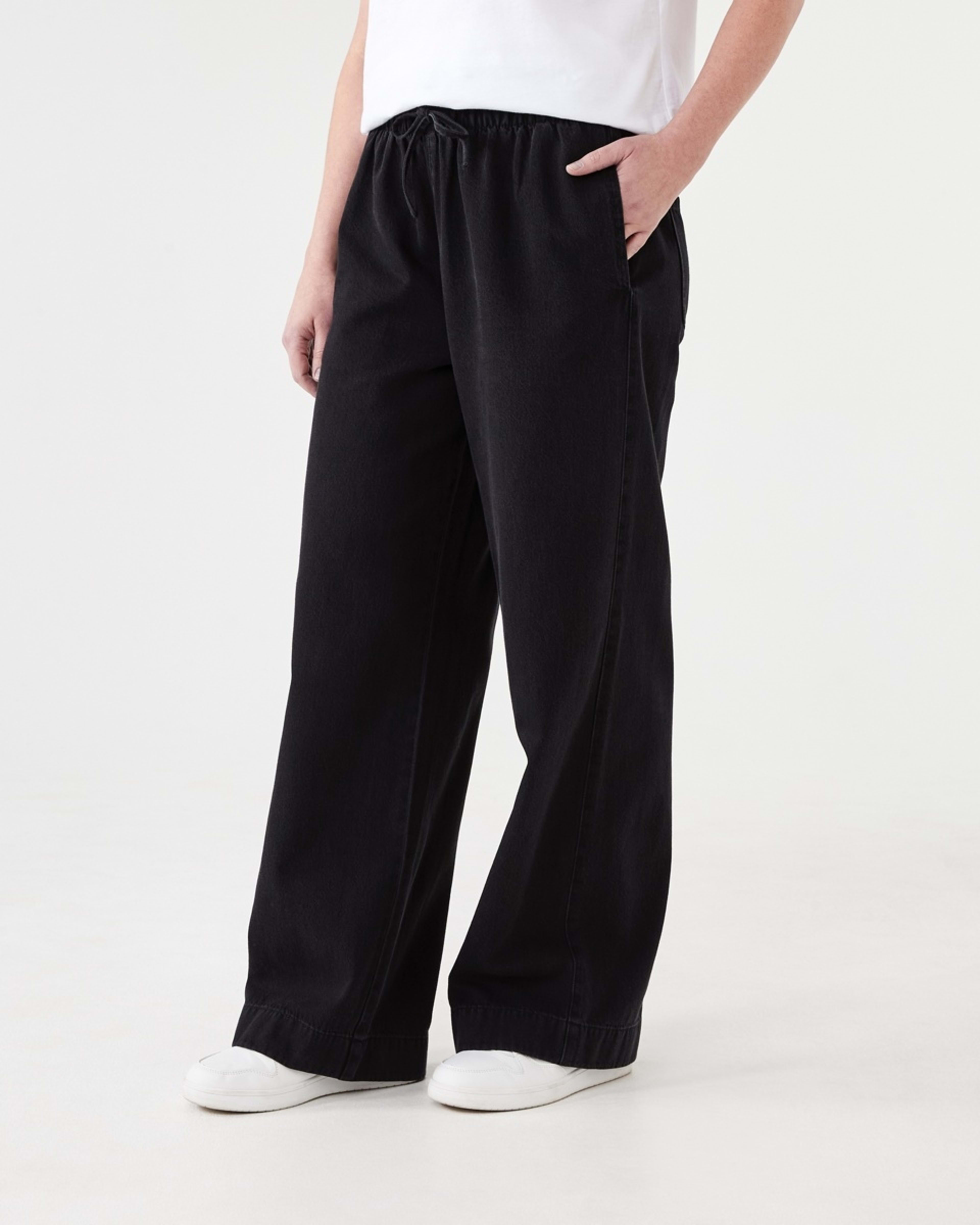 2 Comfort Wide Leg Jeans BLACK WASH, 2 of 5