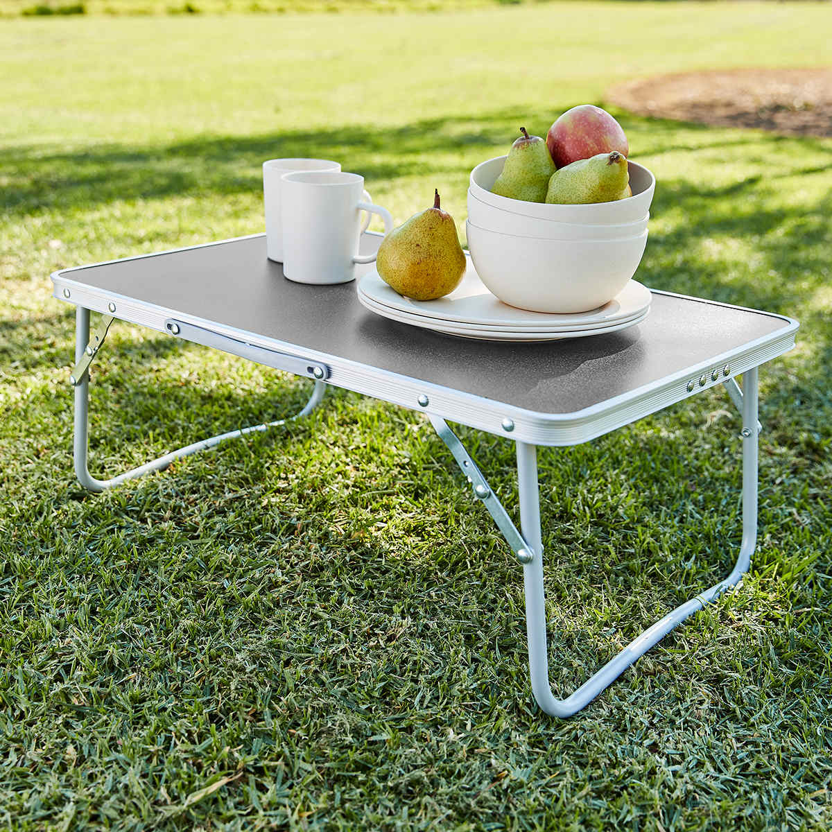 low foldable beach table