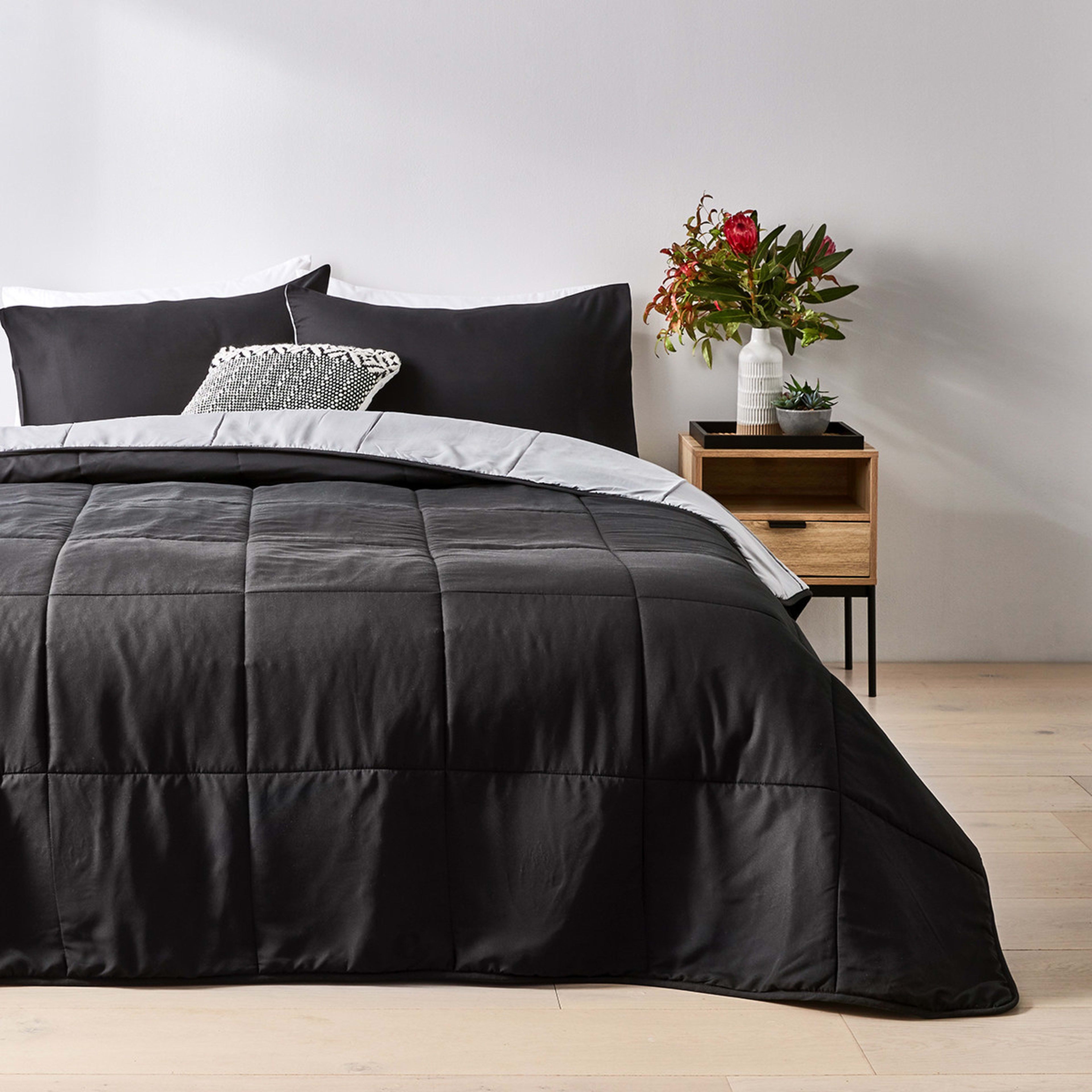 Reversible Comforter Set - Queen Bed, Black