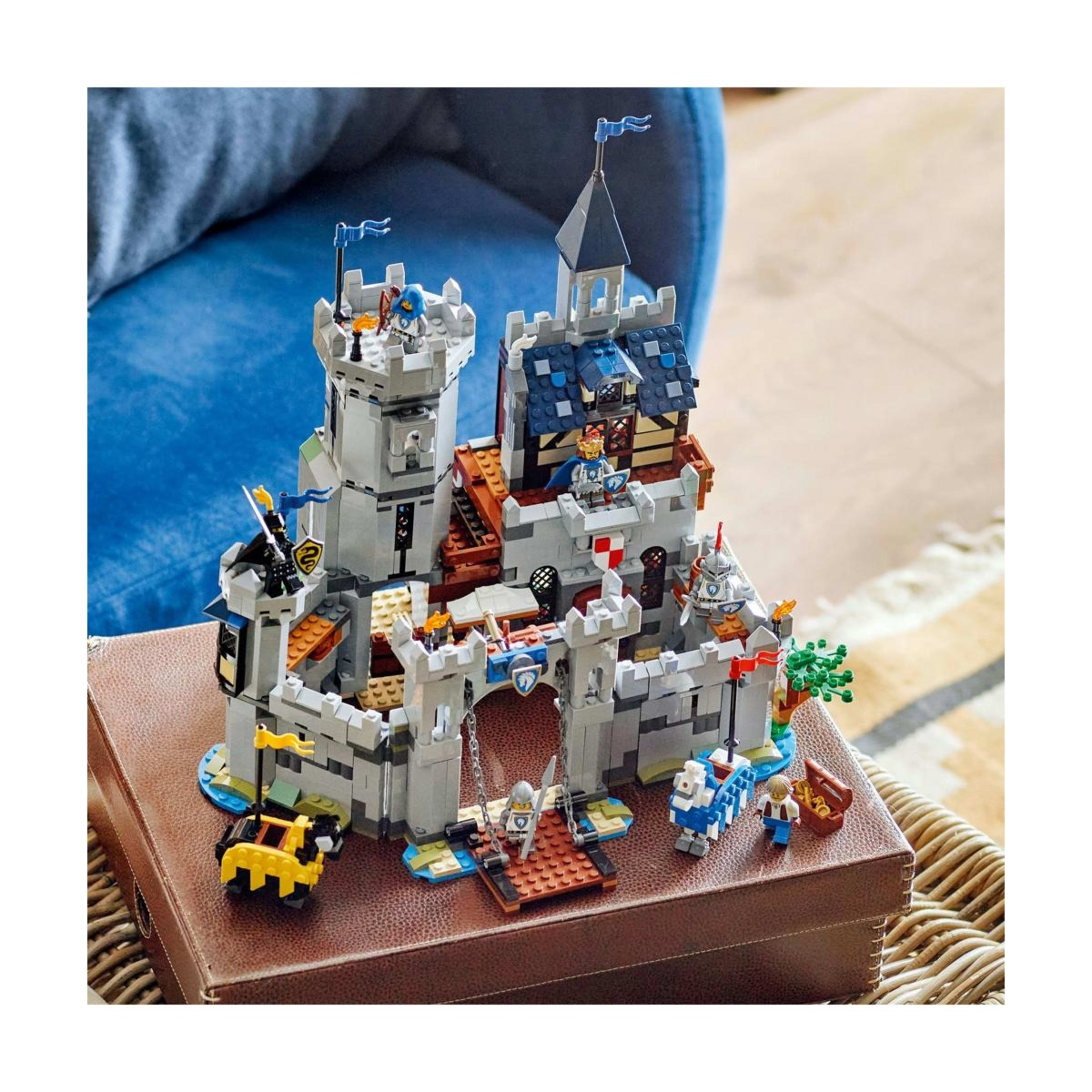 9 LEGO Creator Medieval Horse Knight Castle 31168, 9 of 10