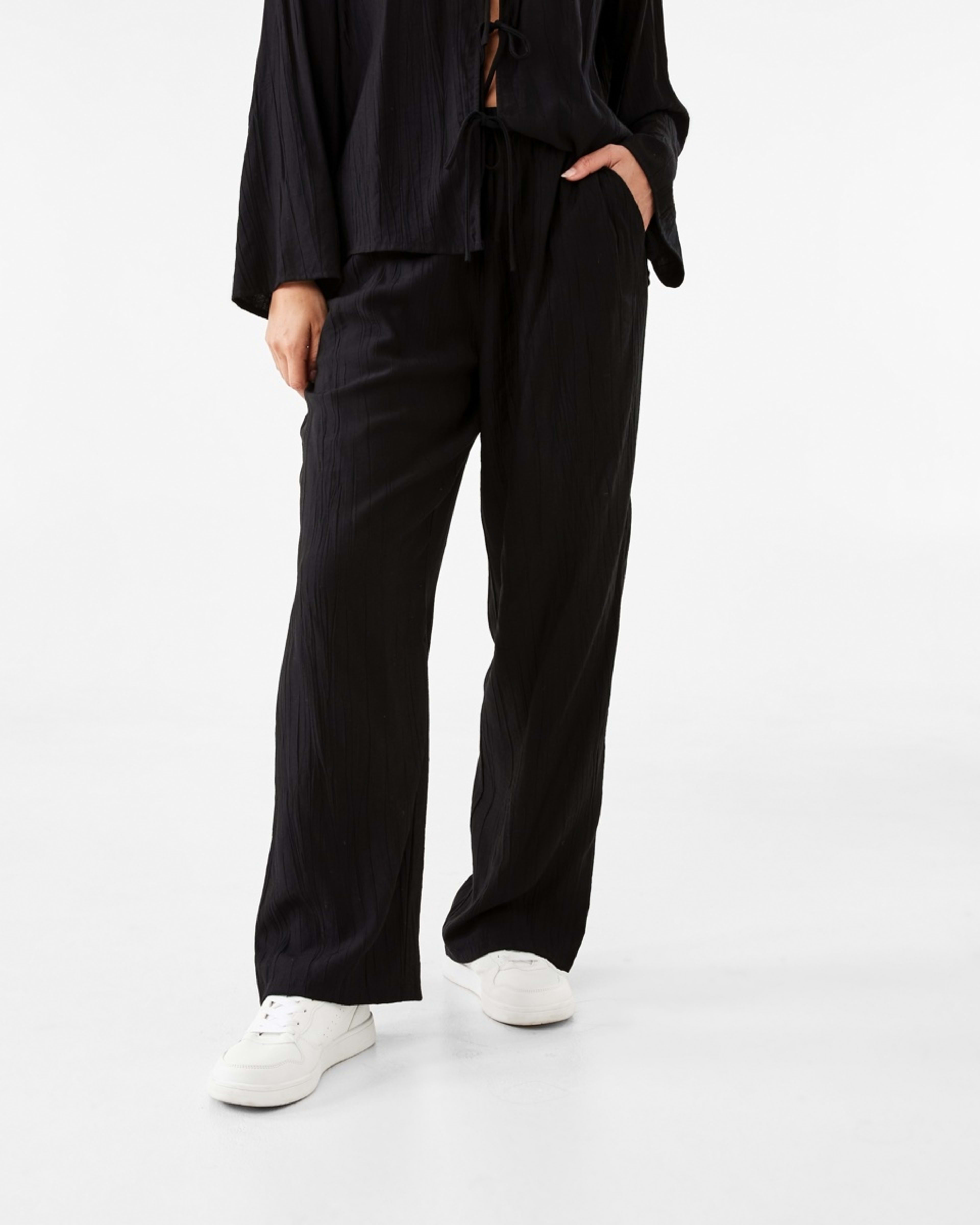 1 Textured Pants Black