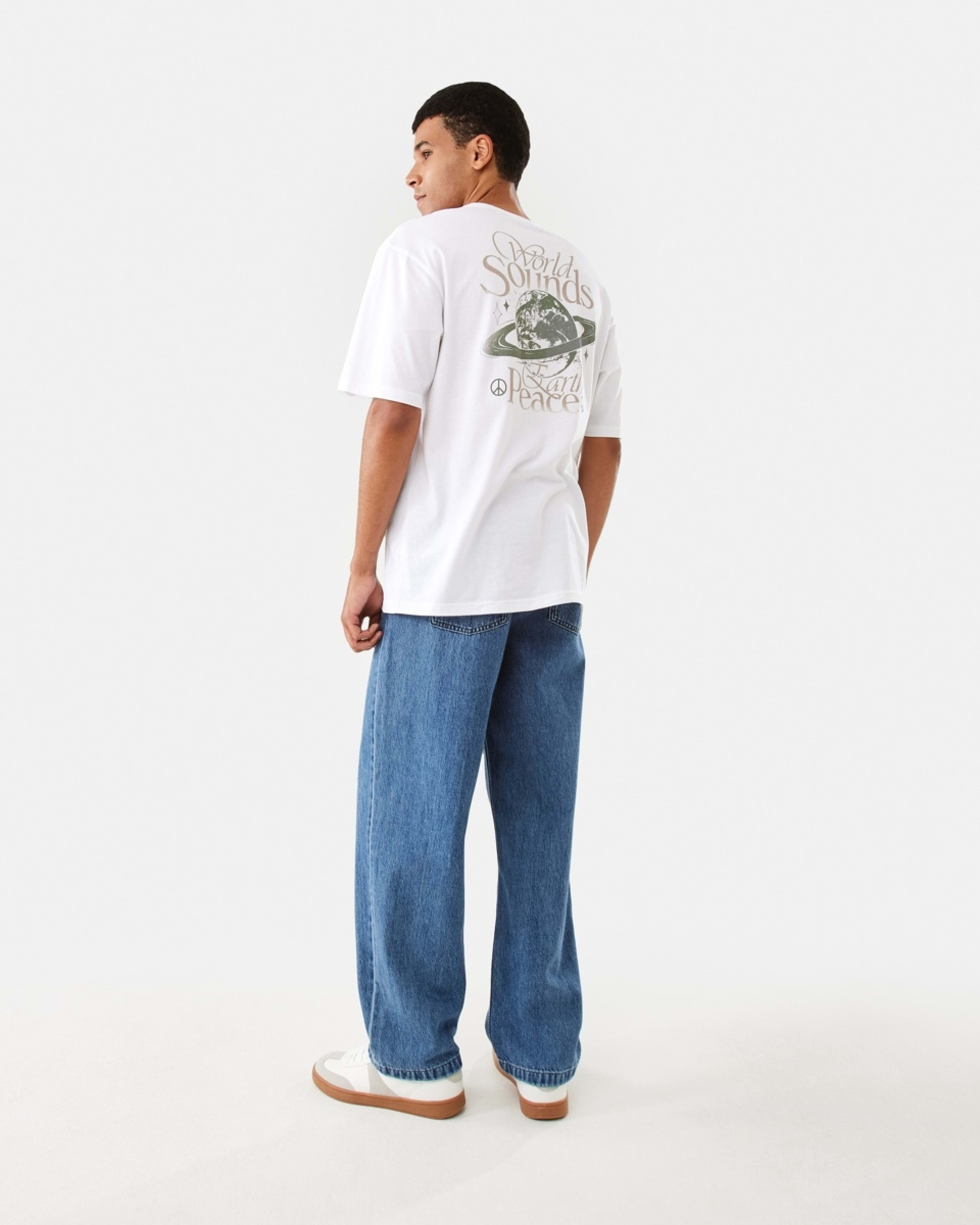 4 Oversized Graphic T-shirt White, 4 of 7