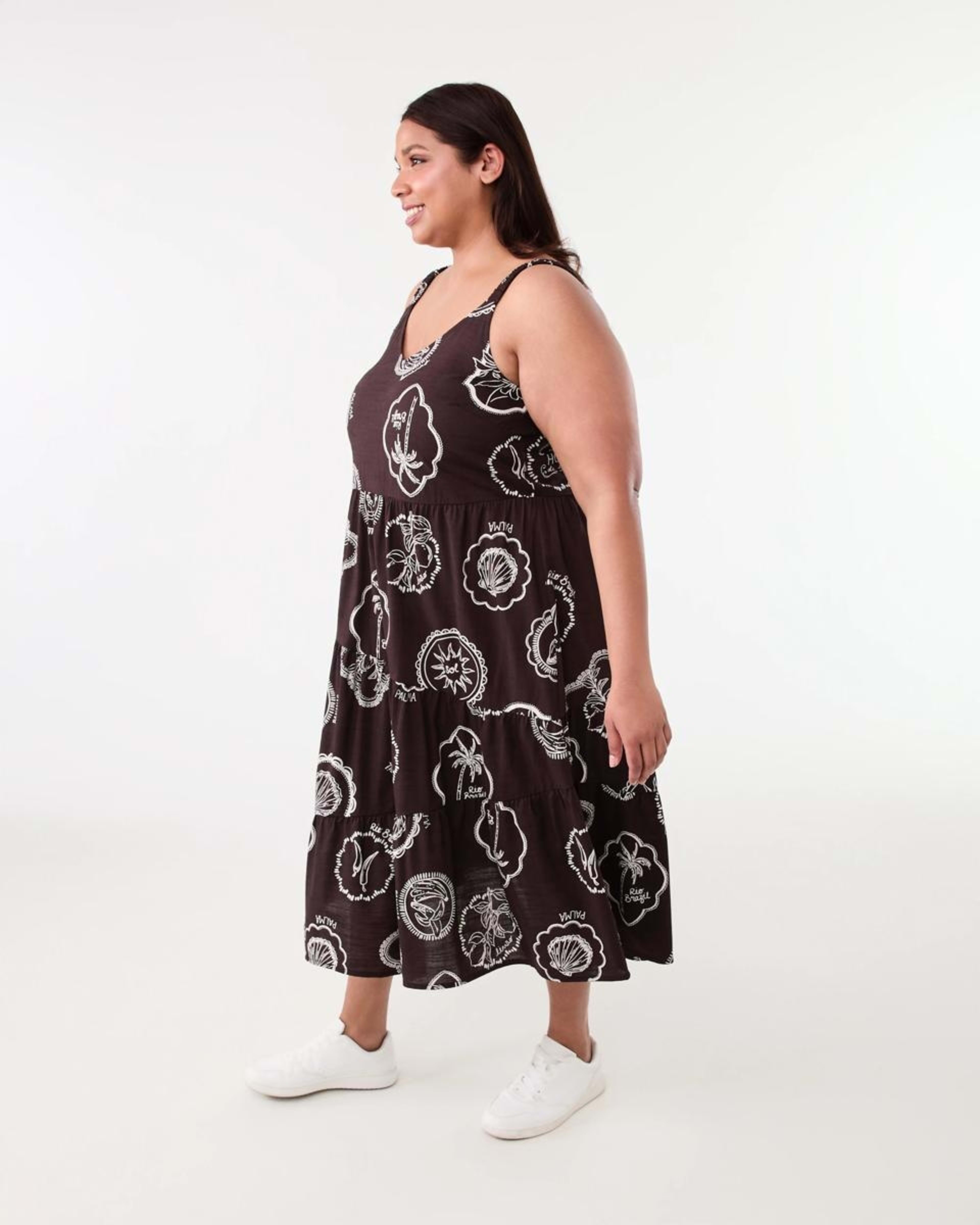 2 Curve Sleeveless Tiered Maxi Dress Sol Plum, 2 of 7