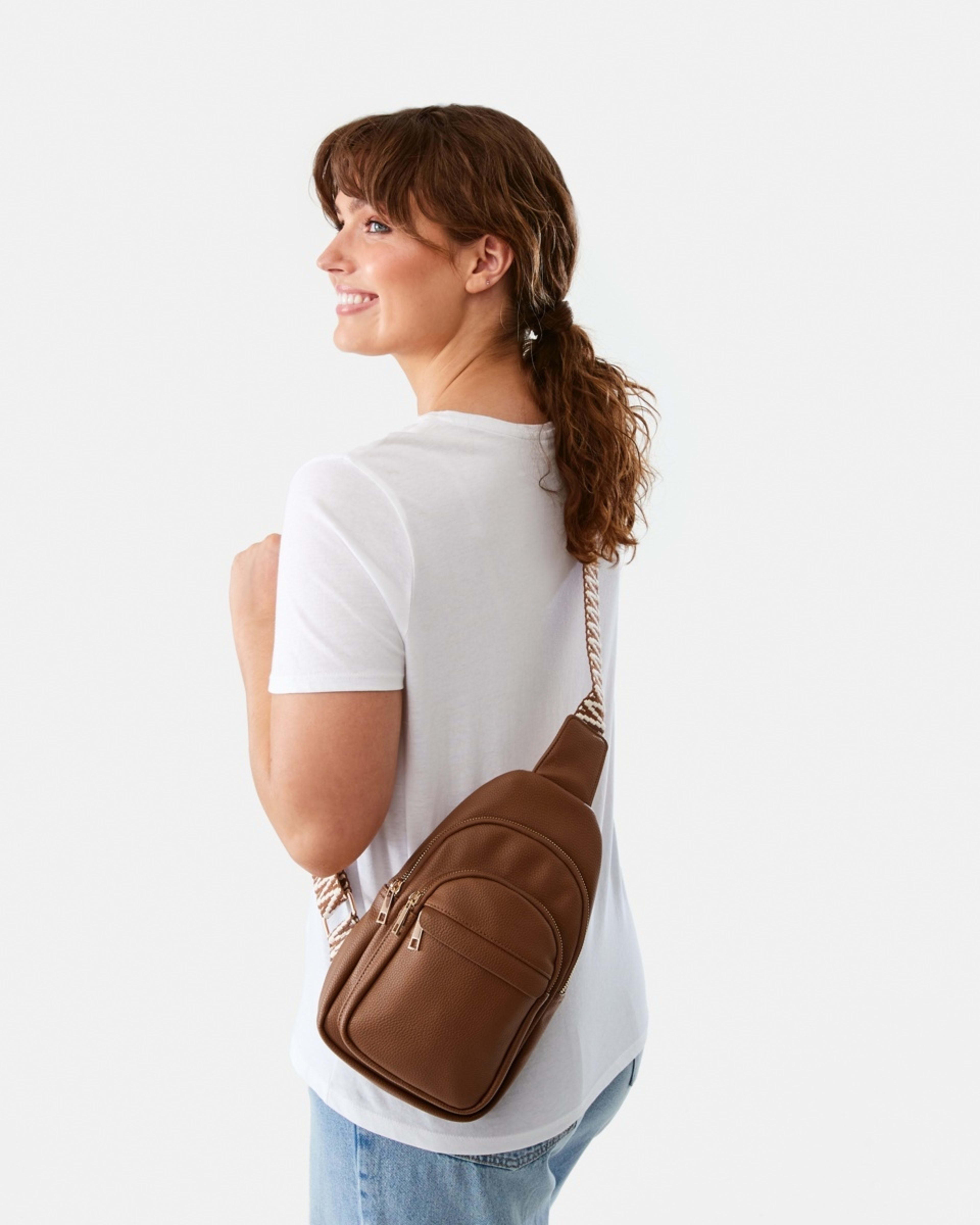 6 Contrast Pebble Sling Bag Coco Brown, 6 of 6