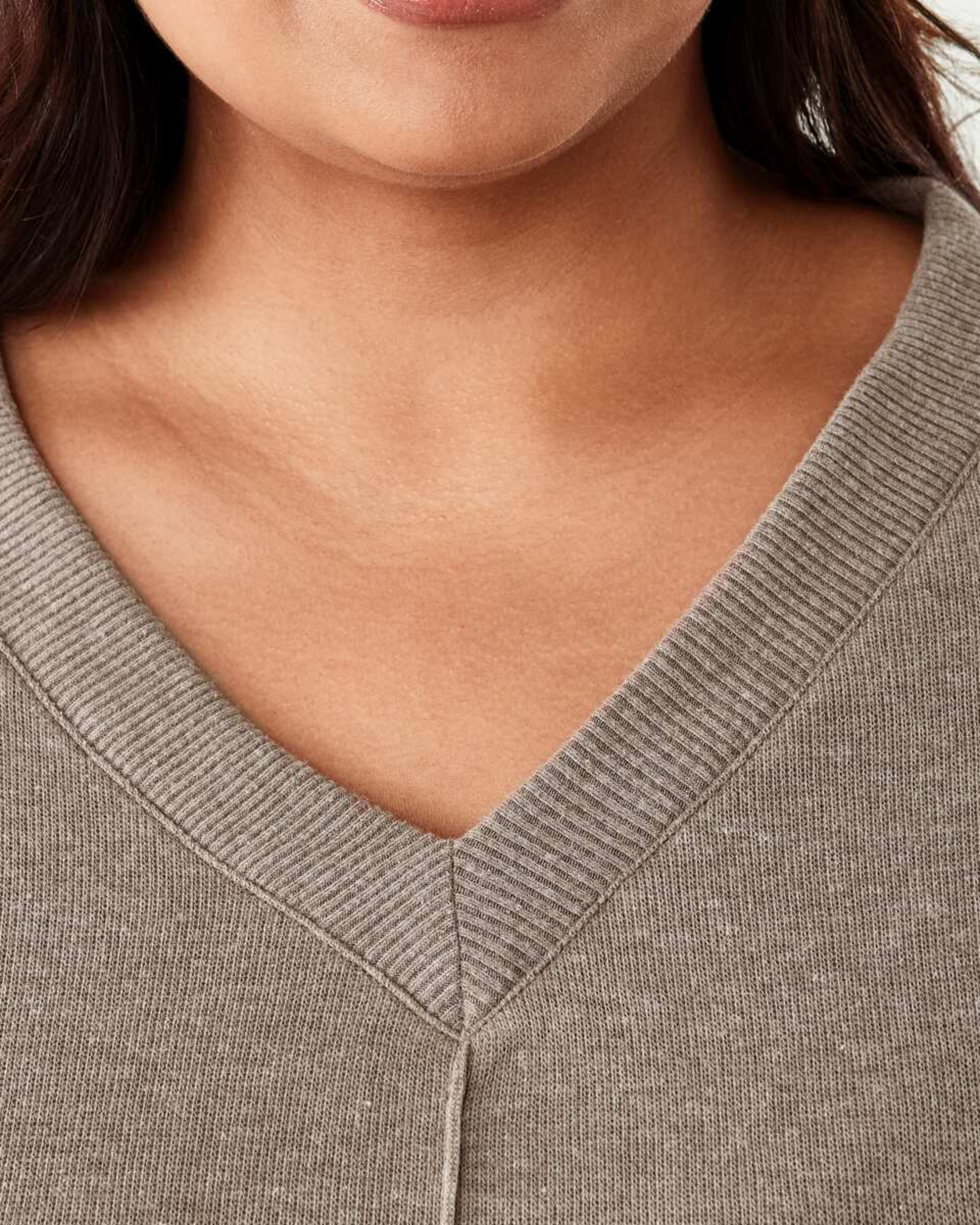 5 Curve V-Neck Relaxed Jumper Deep Taupe Marle, 5 of 6