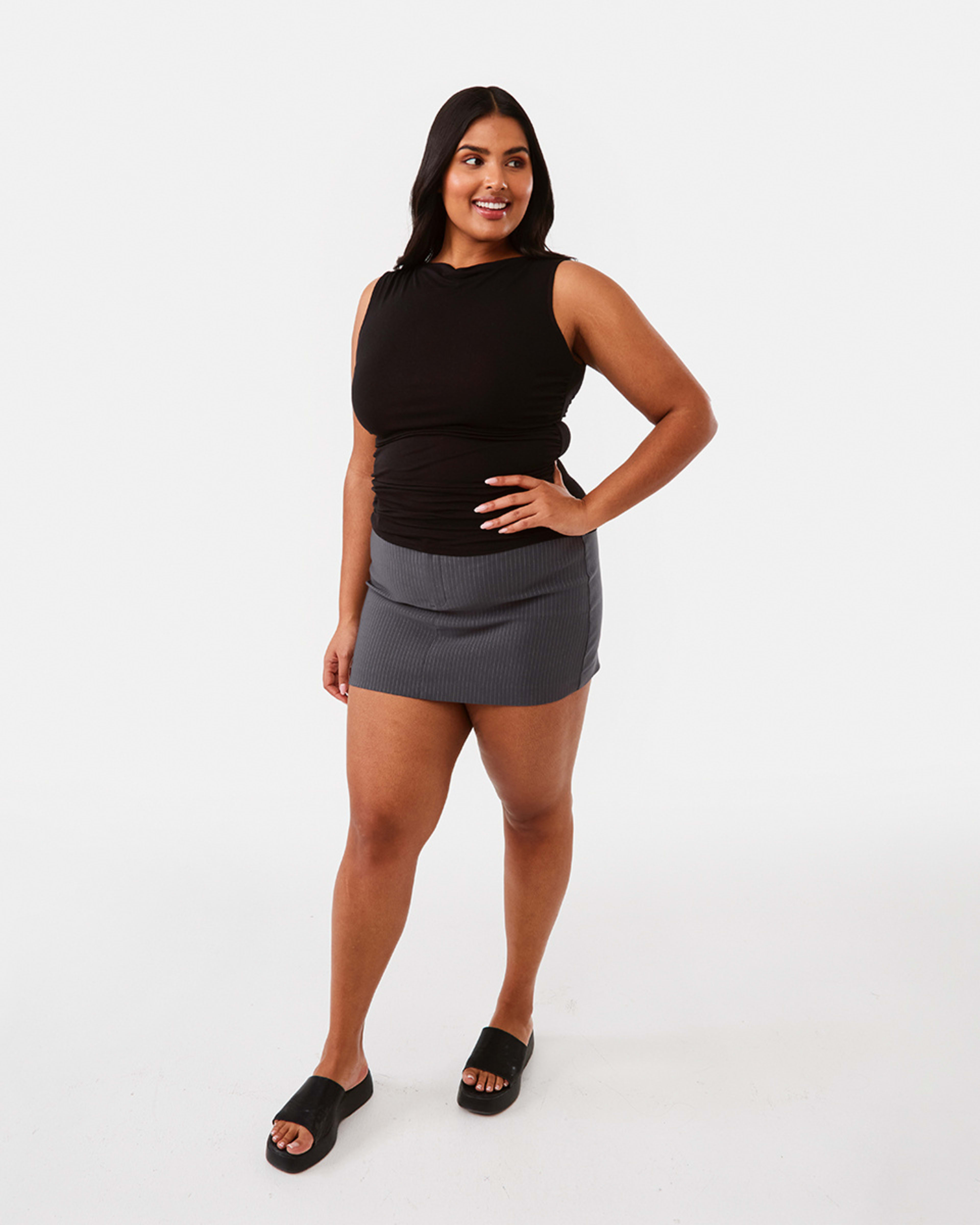 4 Sleeveless Ruched Top Black, 4 of 9