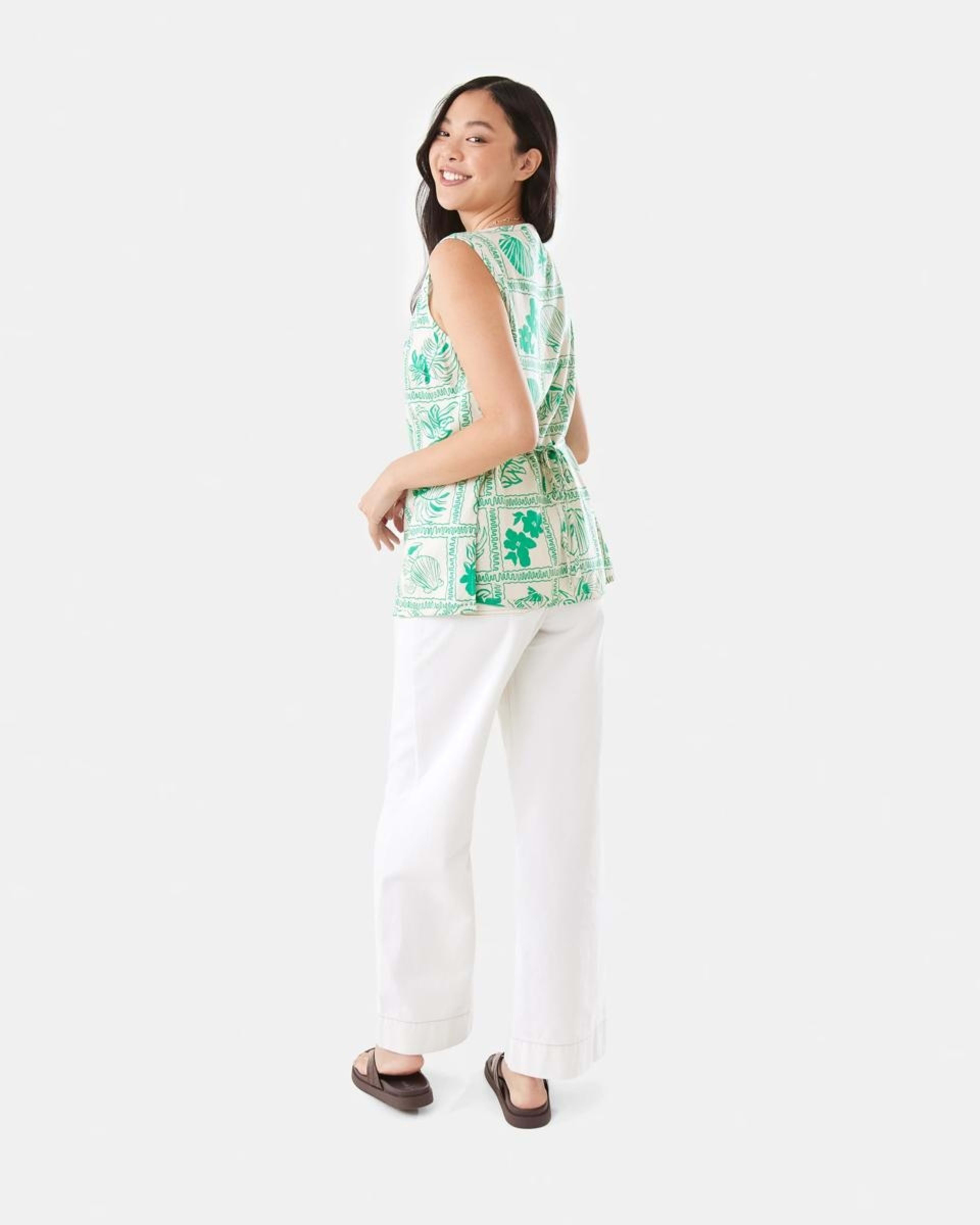 4 Sleeveless Button Detail Vest SHELL GEO SIMPLY GREEN, 4 of 8