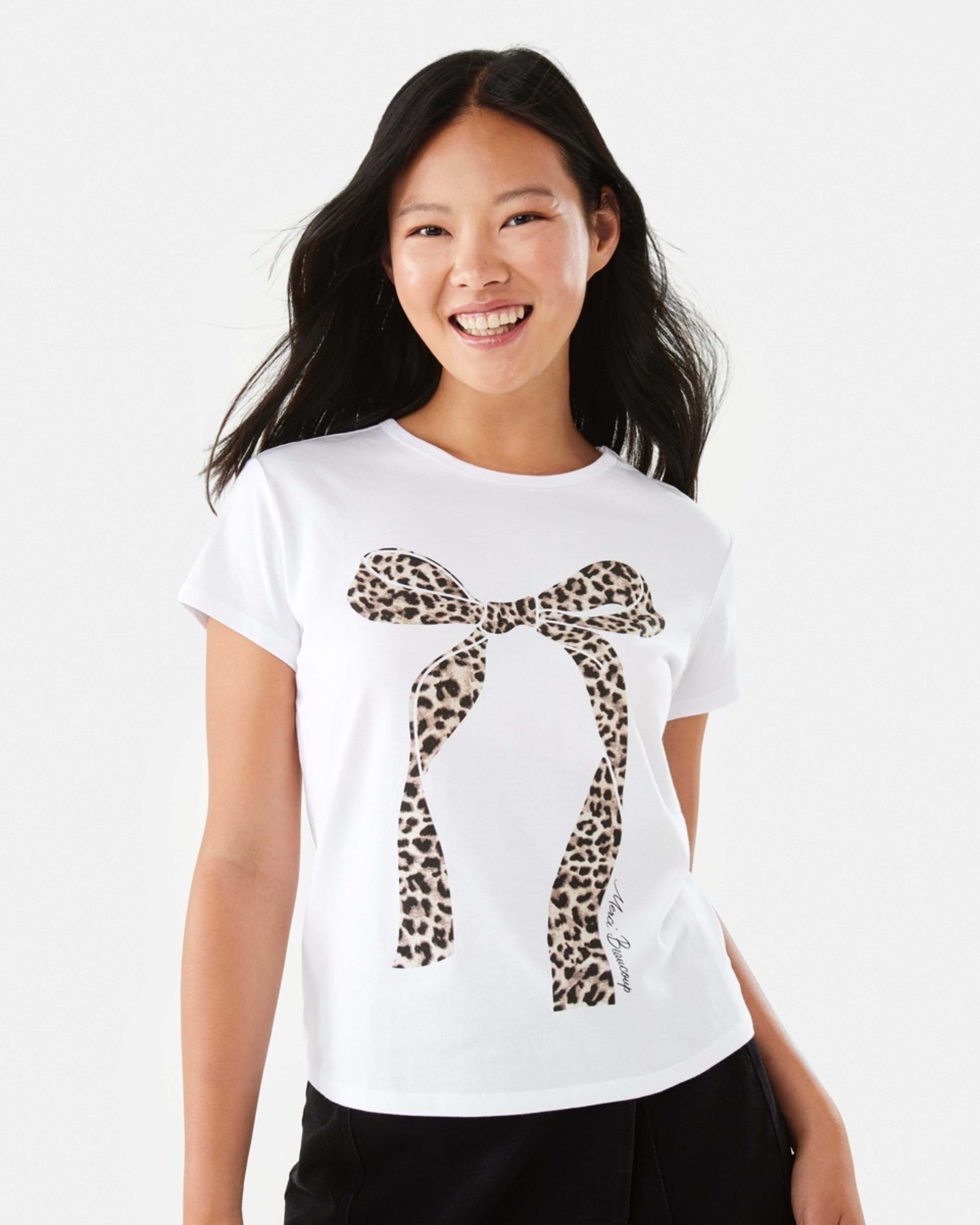 1 Short Sleeve Neat Print T-shirt Leo Bow