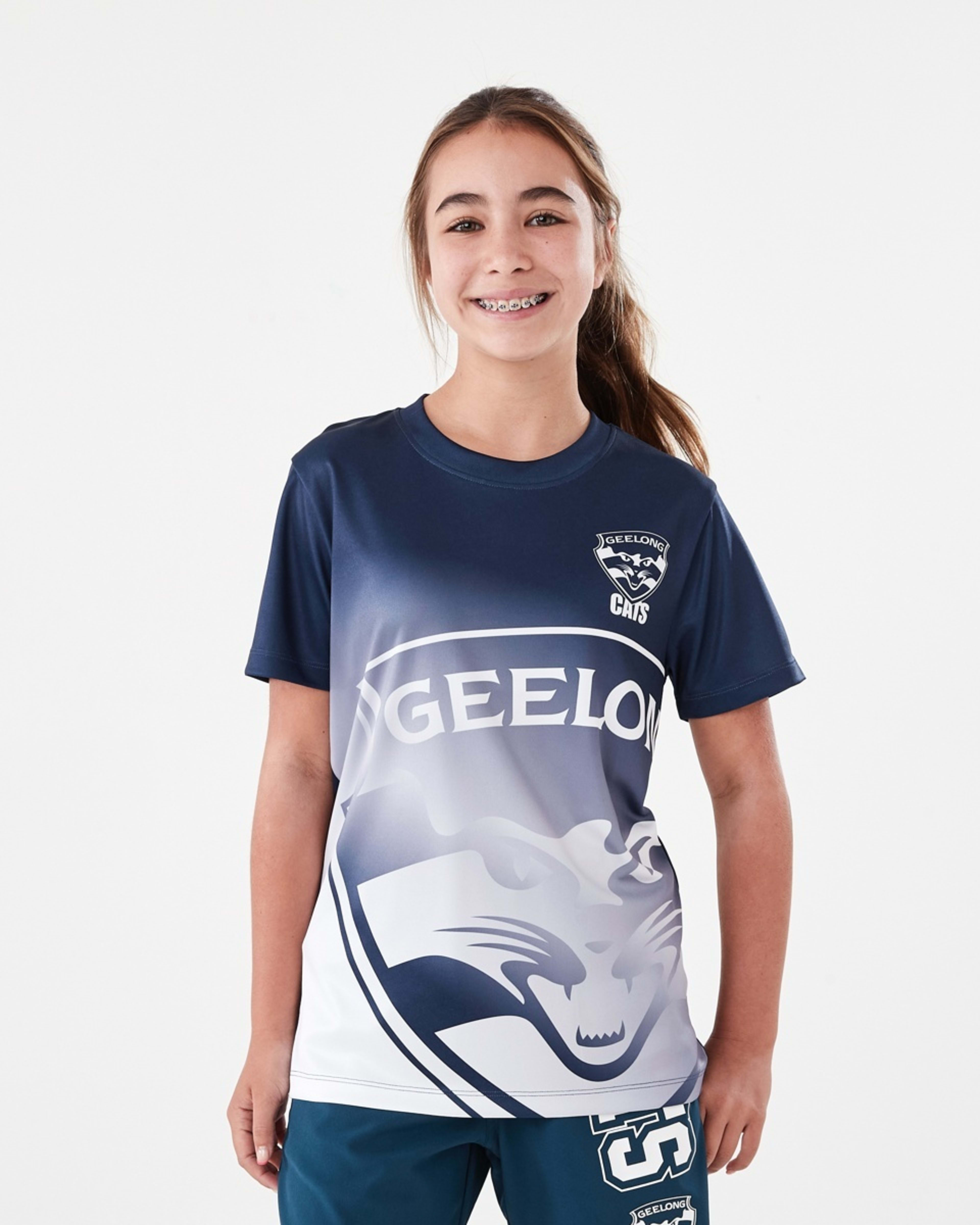 2 Official AFL Kids Training T-shirt Geelong, 2 of 10