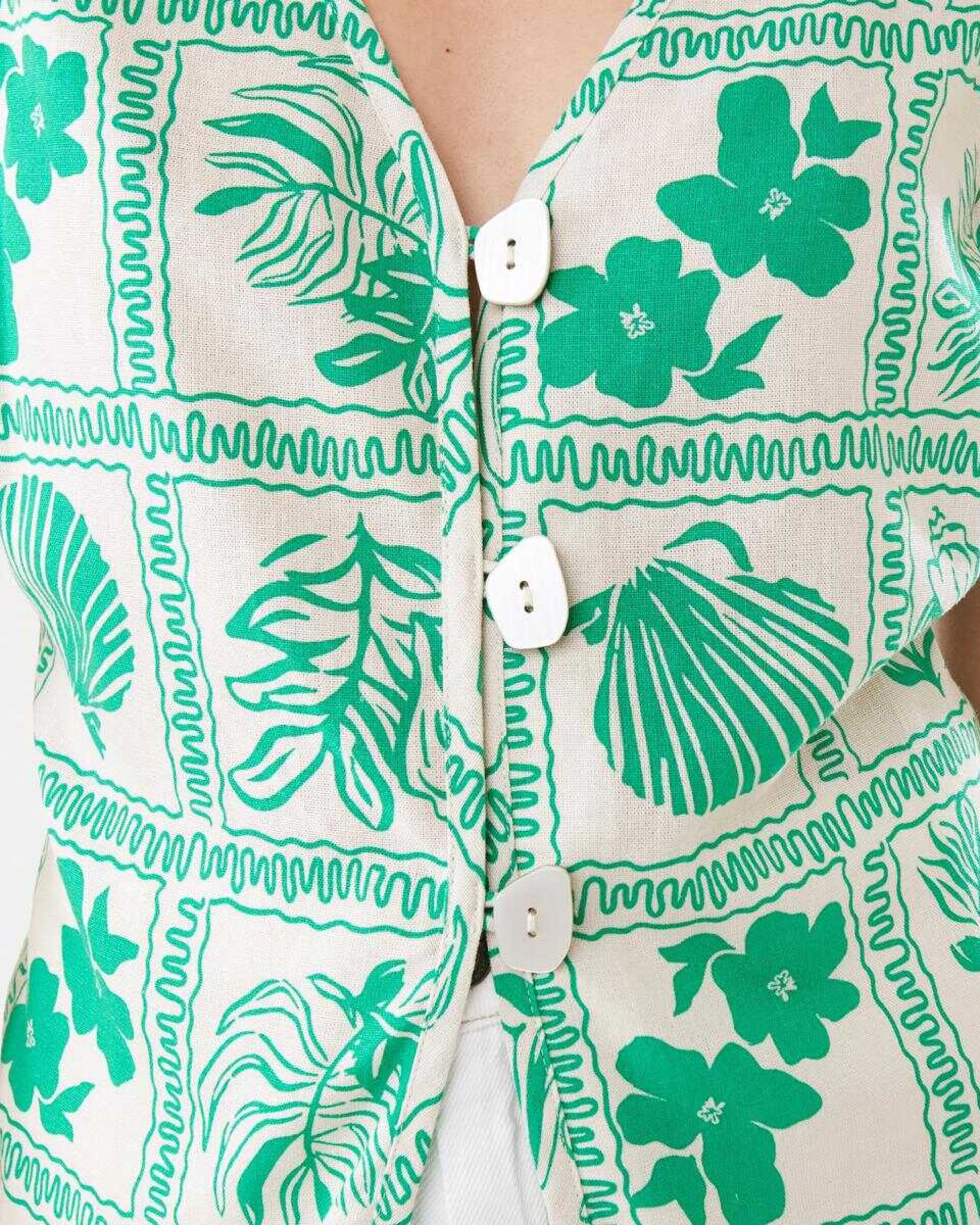 6 Sleeveless Button Detail Vest SHELL GEO SIMPLY GREEN, 6 of 8