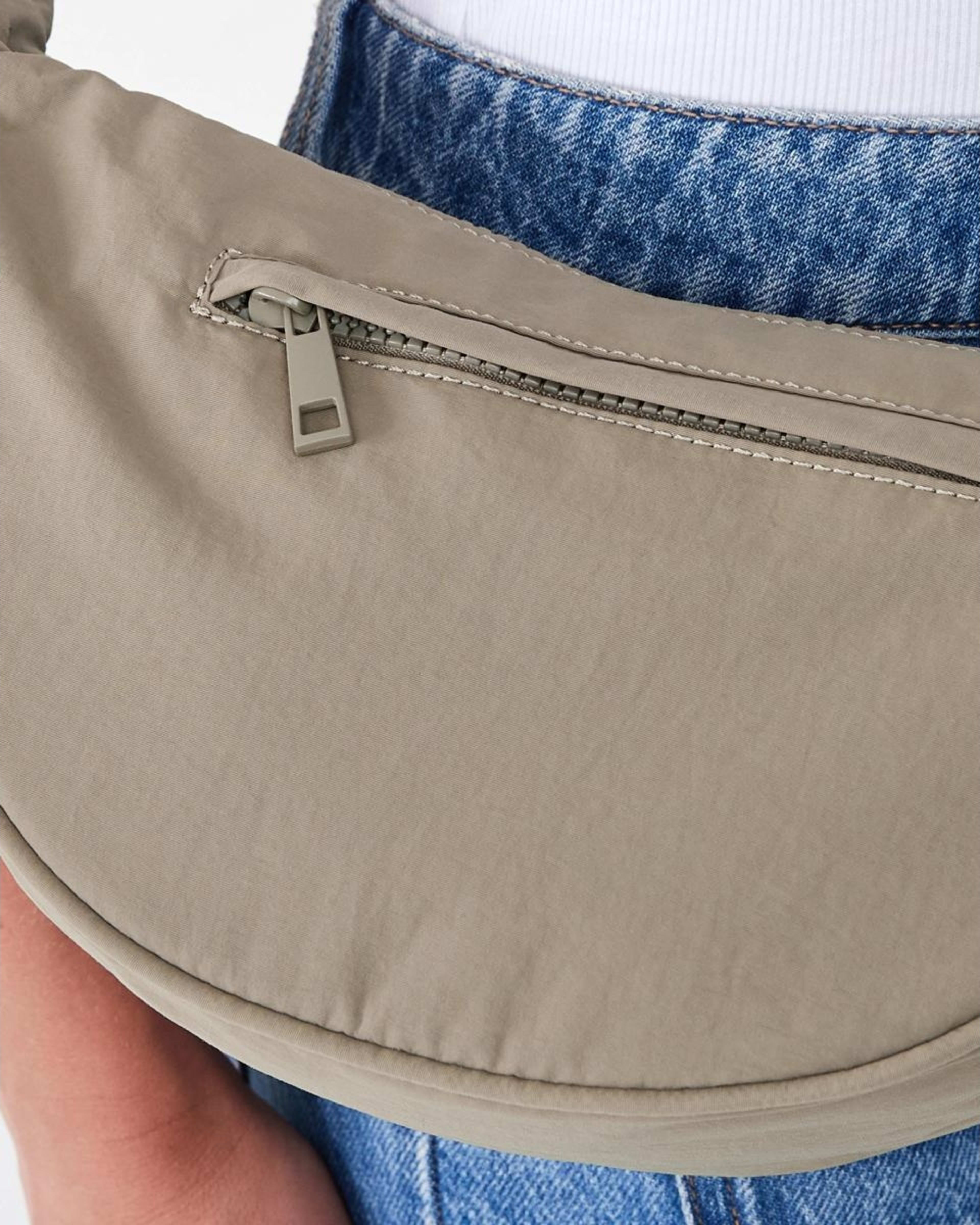 6 Urban Crescent Sling Bag Saf Khaki, 6 of 6