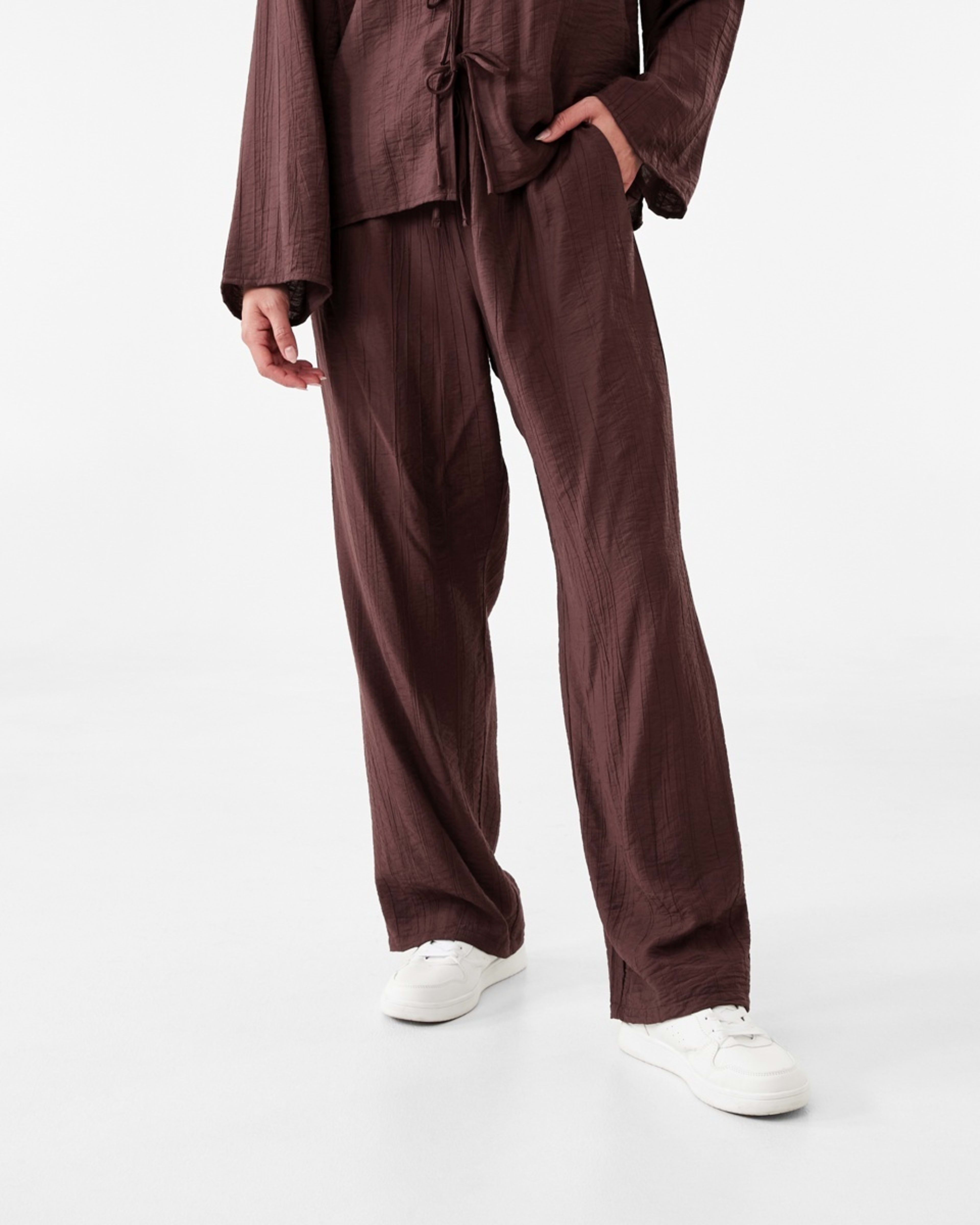1 Textured Pants Chocolate, 1 of 5