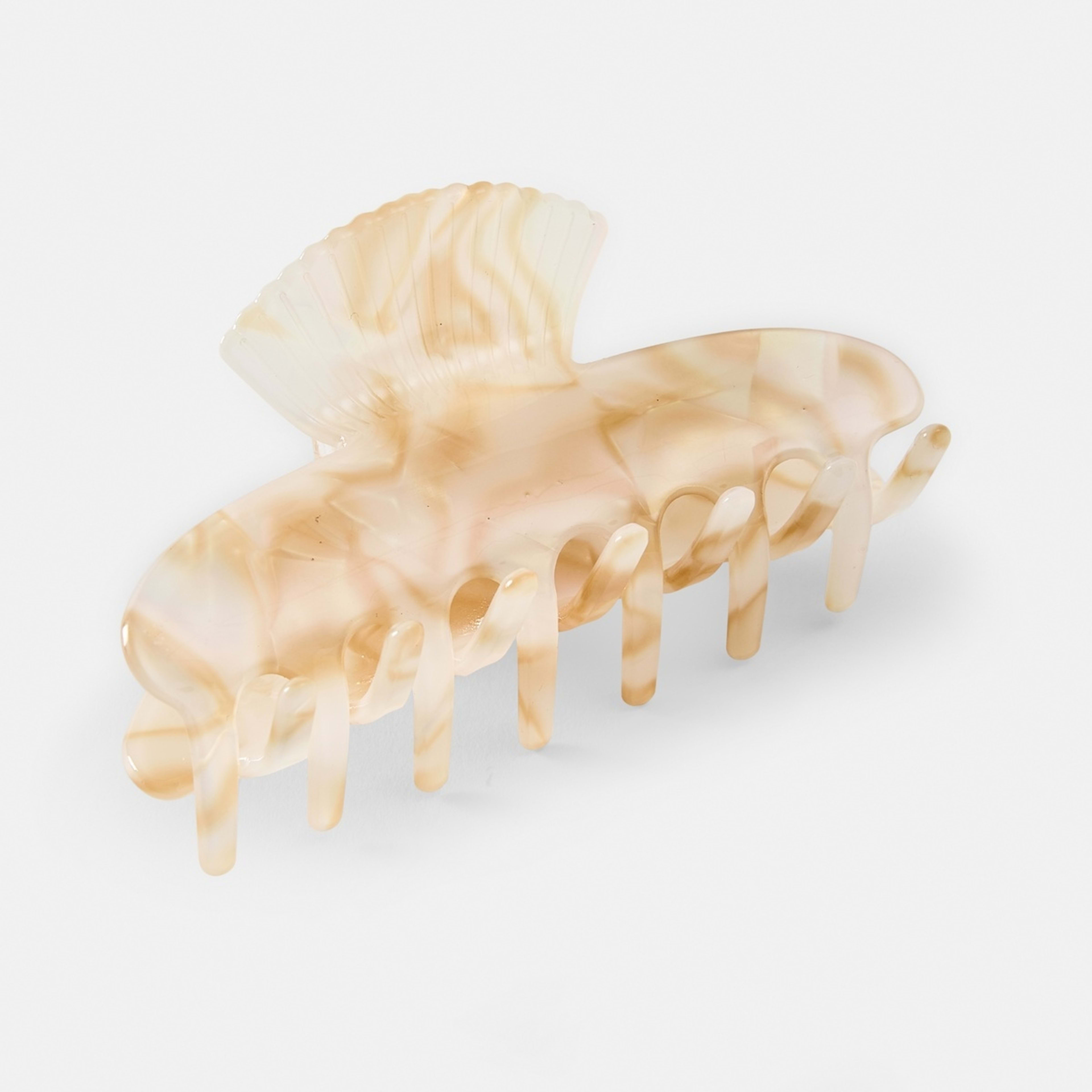 1 Cream Shell Claw Hair Clip