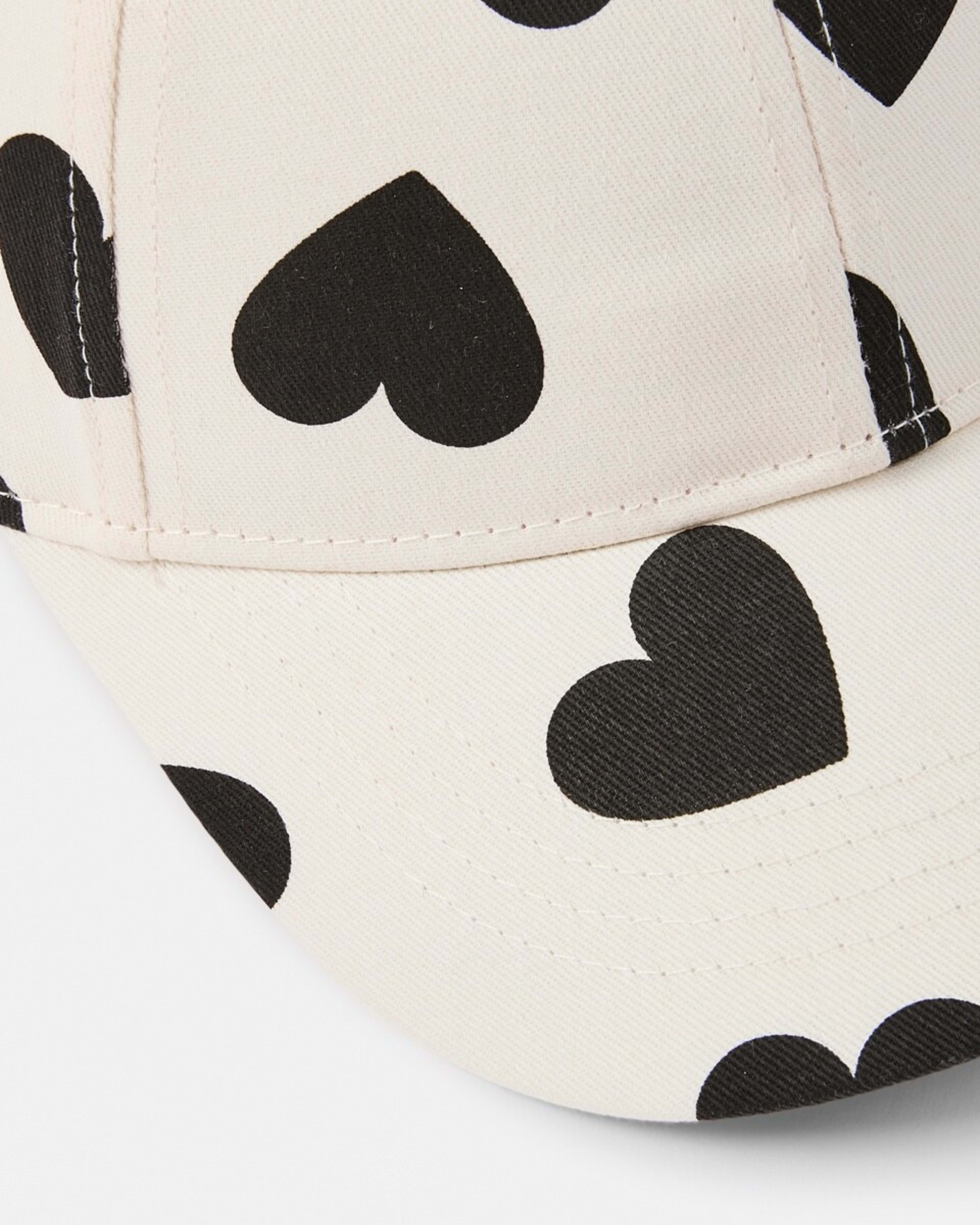 3 Heart Cap Hearts Cream, 3 of 3