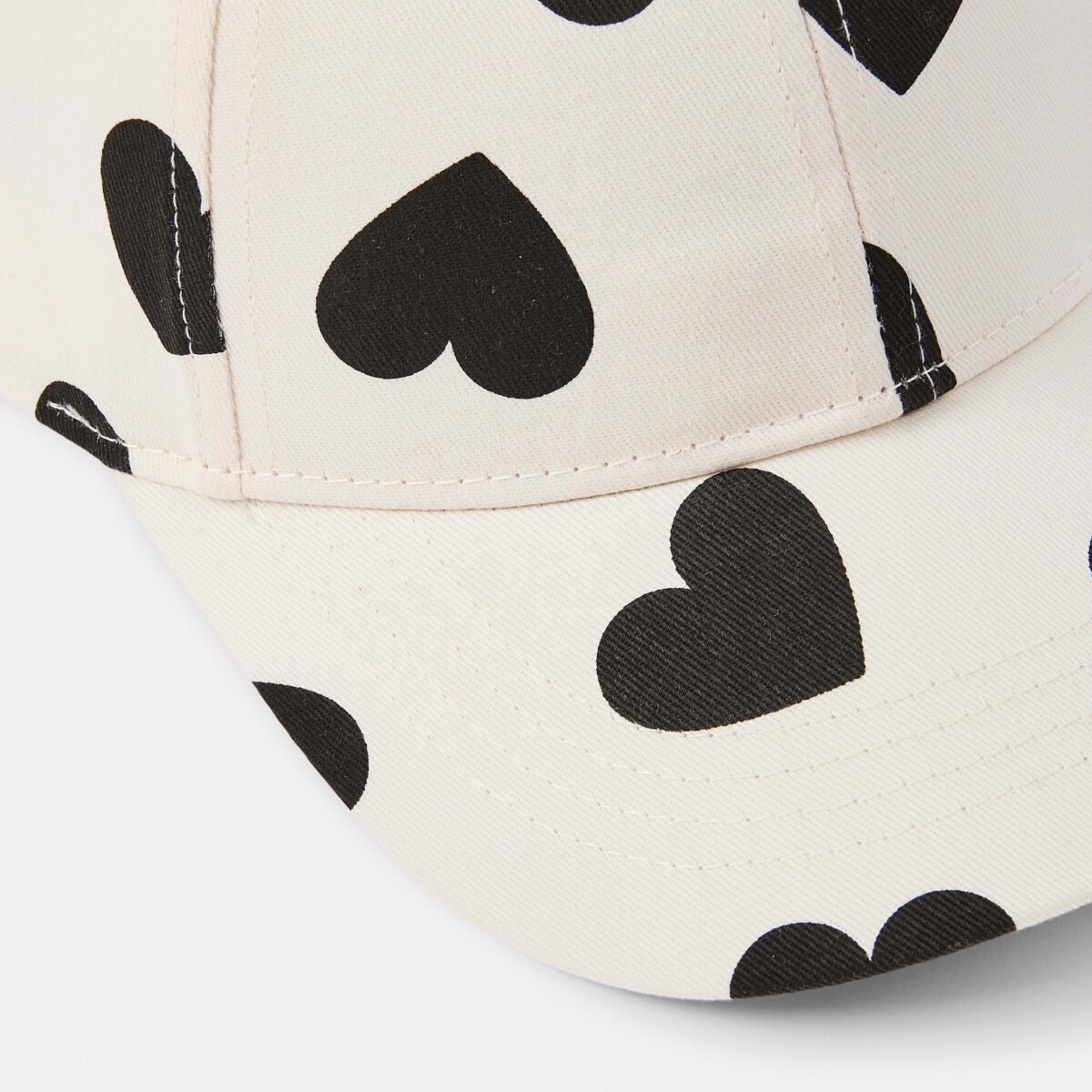 3 Heart Cap Hearts Cream, 3 of 3