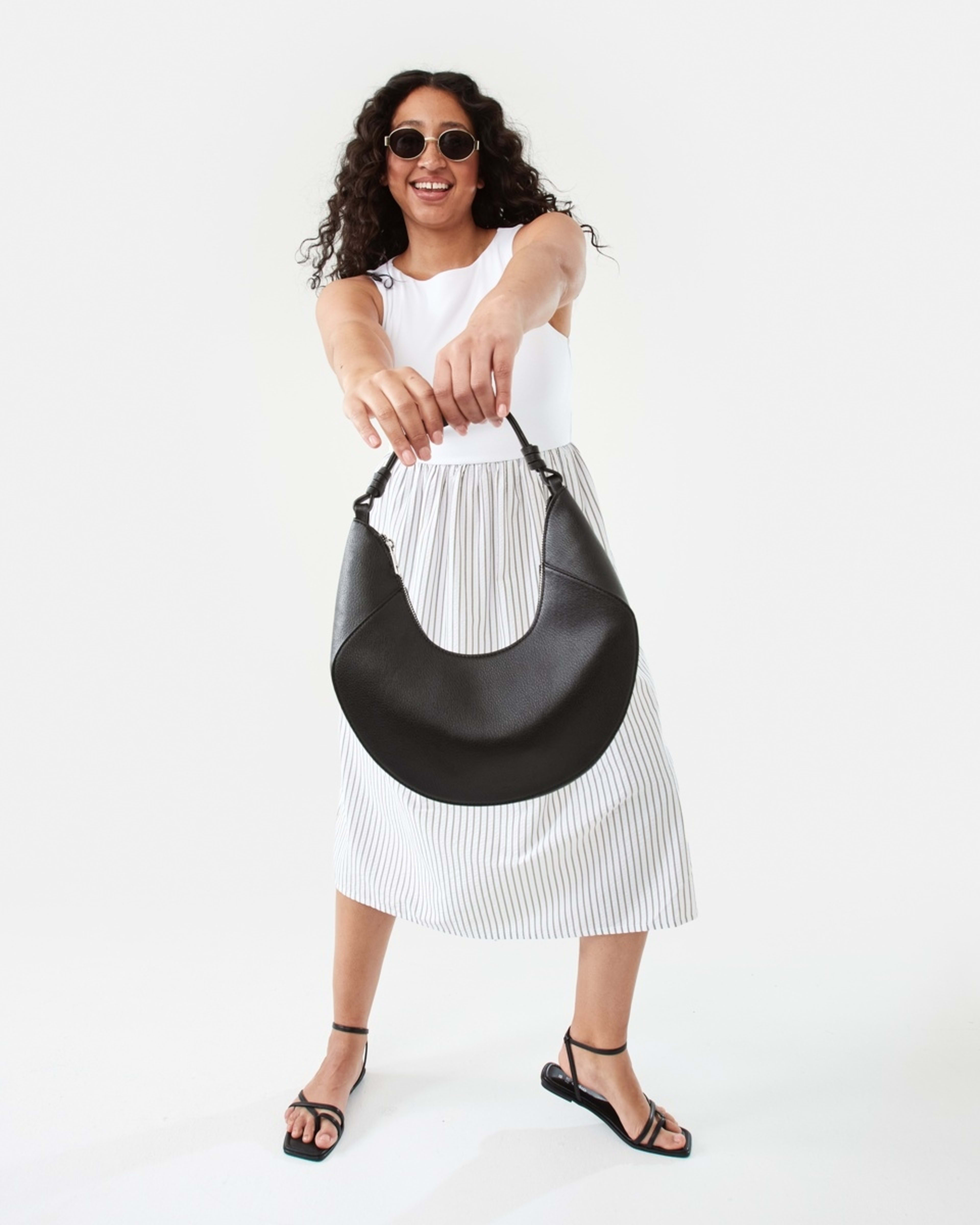 8 Shoulder Bag Black, 8 of 10