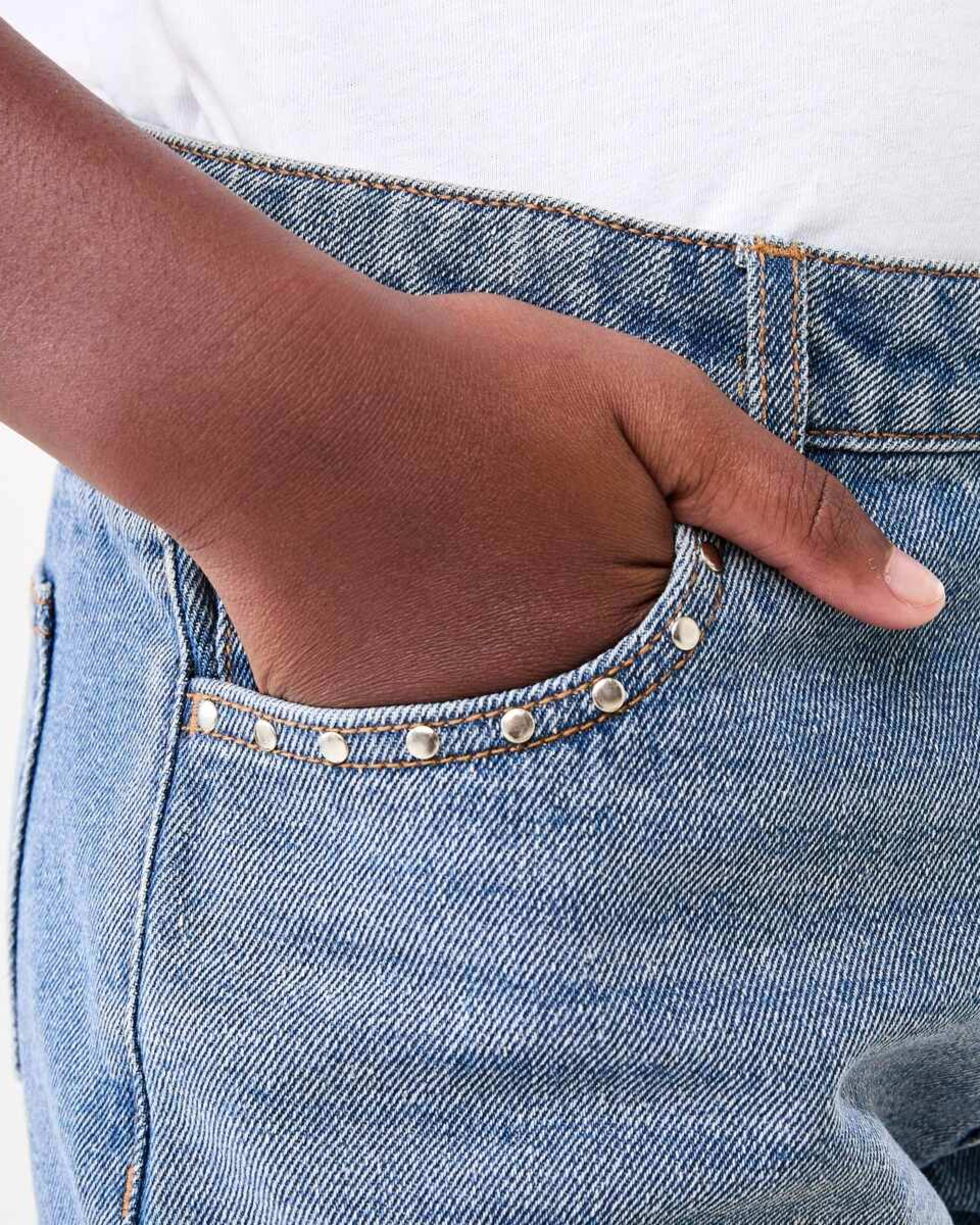 4 Relaxed Denim Shorts with Embellishment TABLE MID WASH, 4 of 6